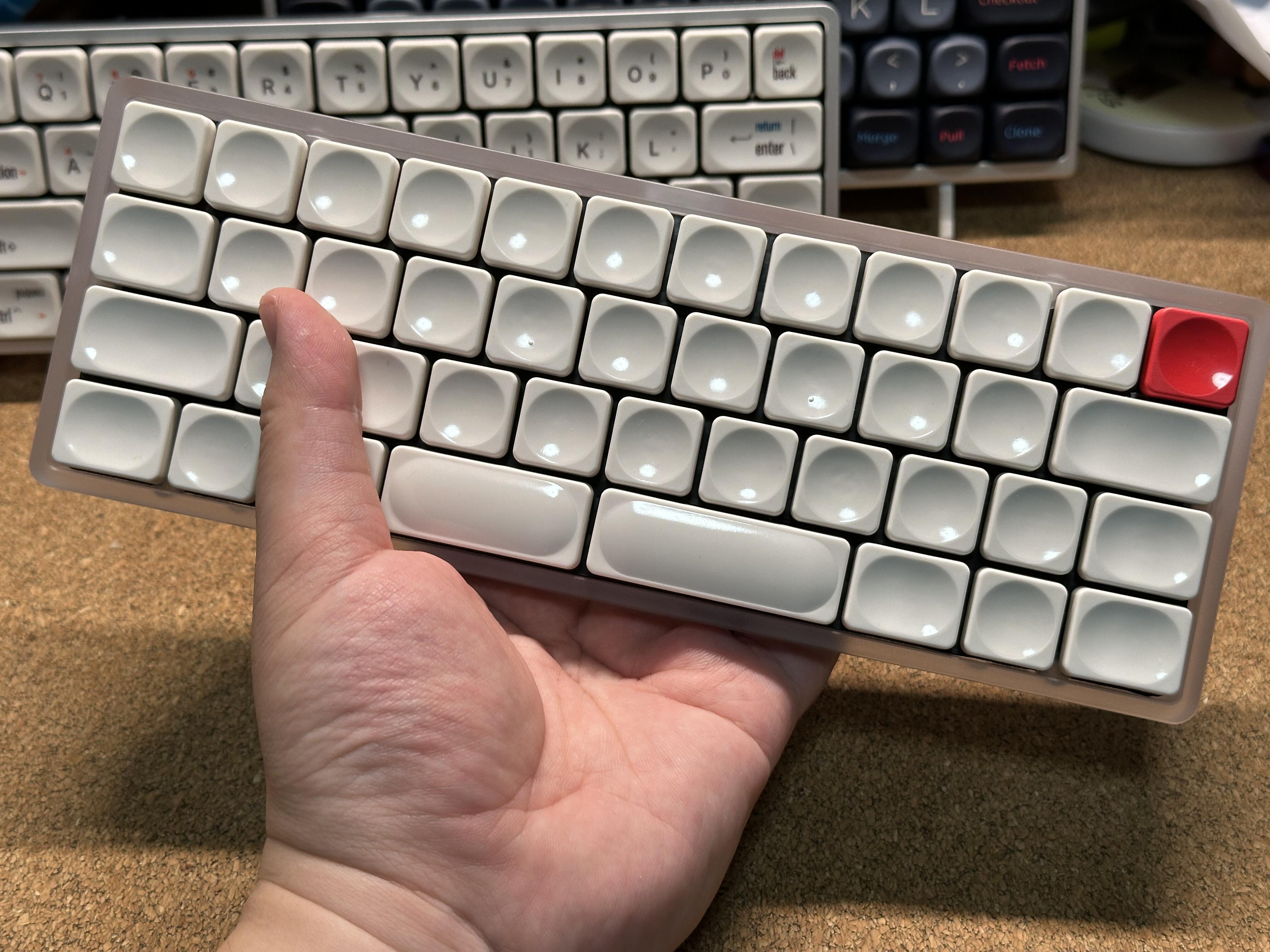 Lightweight 40% Mechanical Keyboard with PC Case – Portable and Ergonomic Design