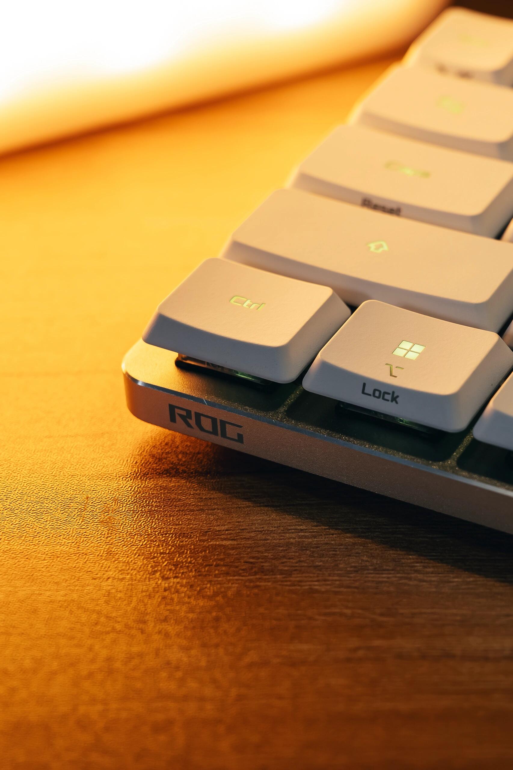 Magician RXLP Red Switch Low-Profile Keyboard Review: Smooth Typing Experience