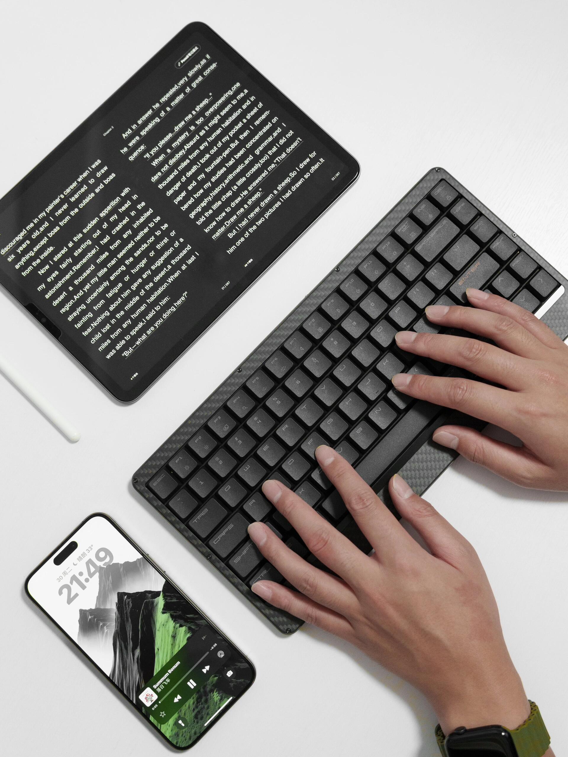 Lofree Edge Carbon Fiber Low-Profile Mechanical Keyboard Review: Lightweight & Minimalist Design