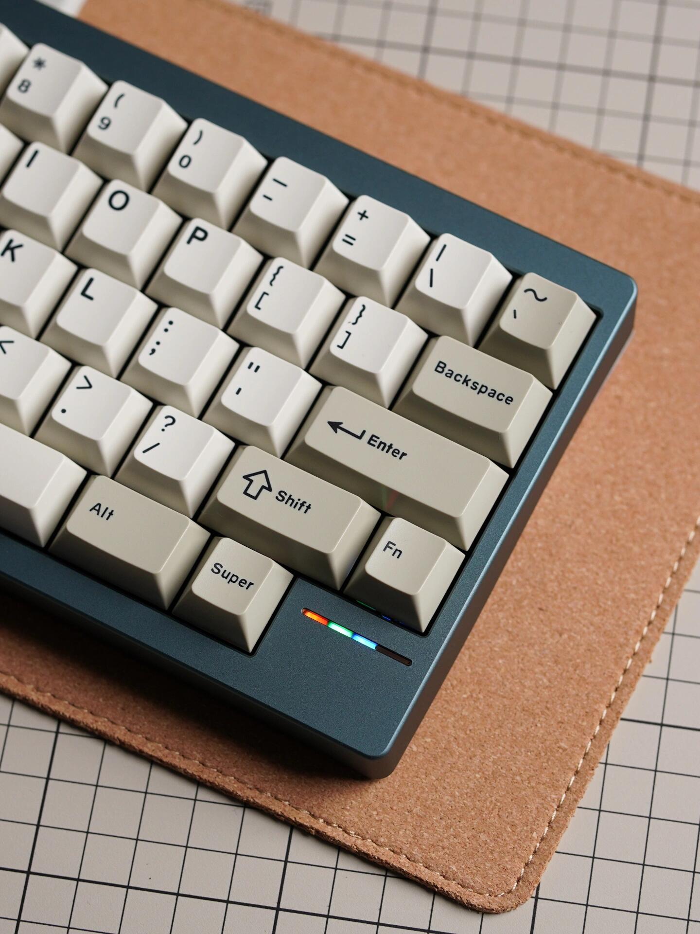 Lily Keyboard with Swagkeys Beige Keycaps: Elegant Gray-Blue Finish Review