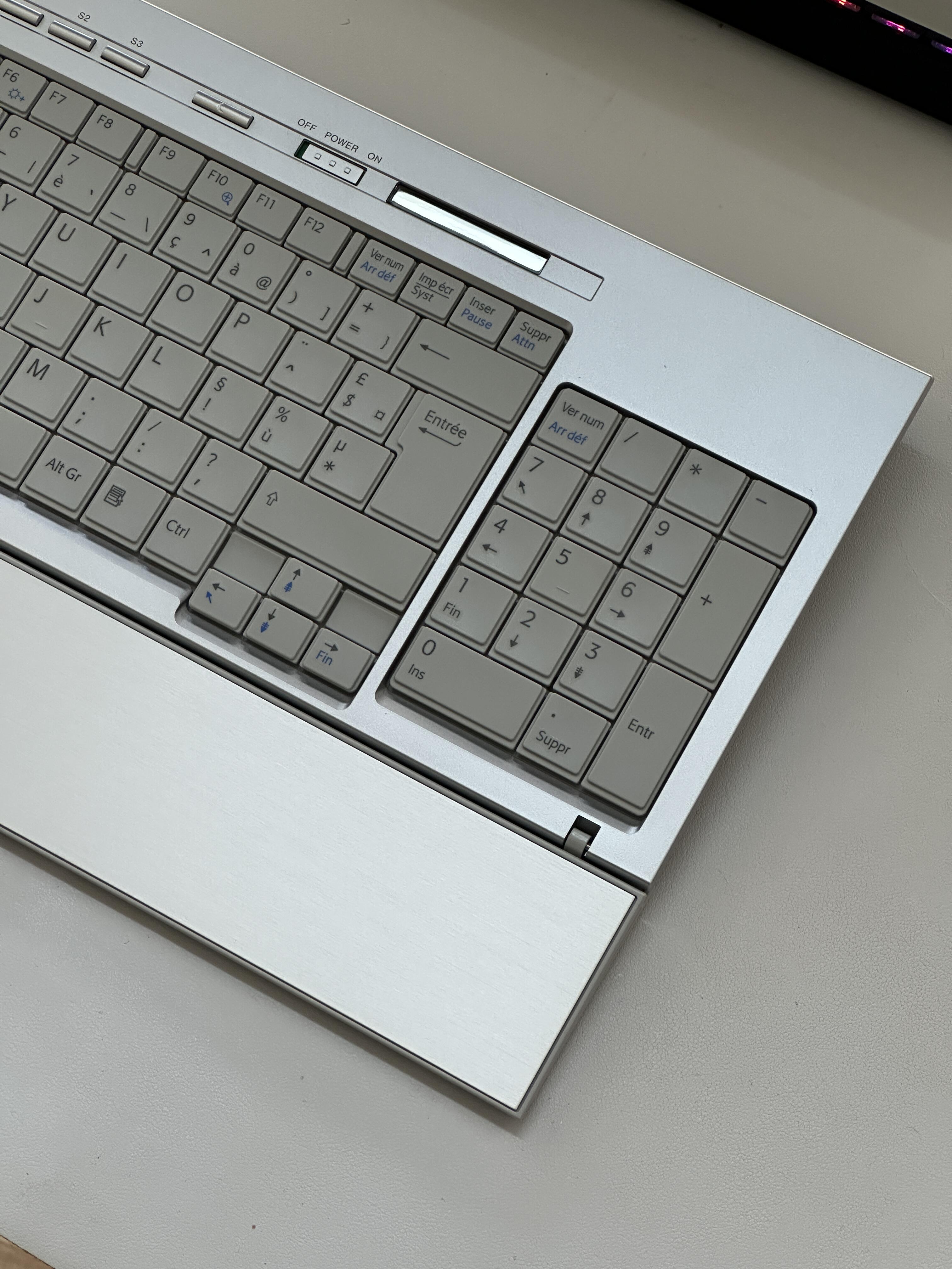 SONY Retro Style Keyboard Review: Stunning Design with Scissor-Switch Keys