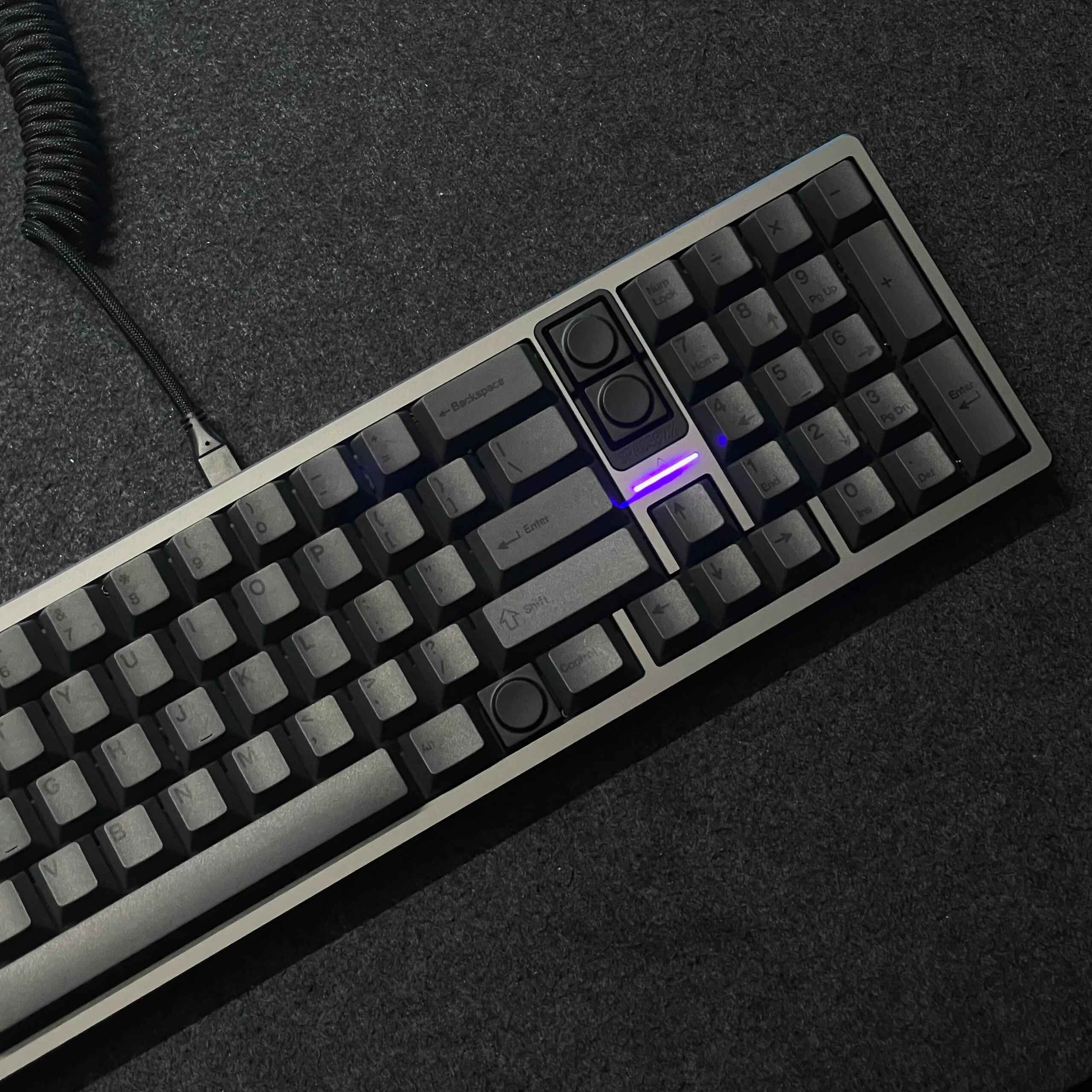 Graystudio Space82 Keyboard: 82% Layout, FR4 Plate, Vertex V1 Switches & Black Doubleshot Keycaps