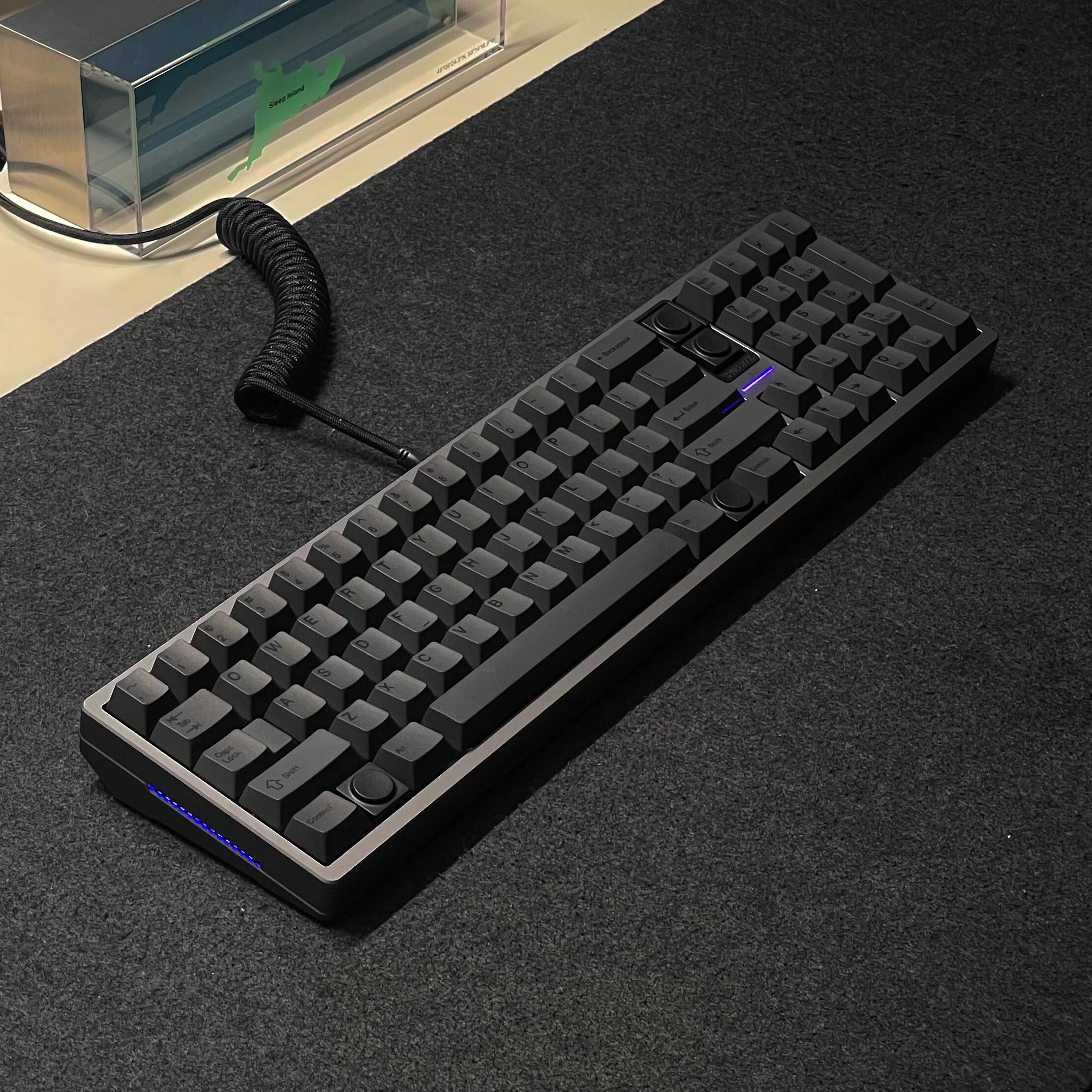 Graystudio Space82 Keyboard: 82% Layout, FR4 Plate, Vertex V1 Switches & Black Doubleshot Keycaps