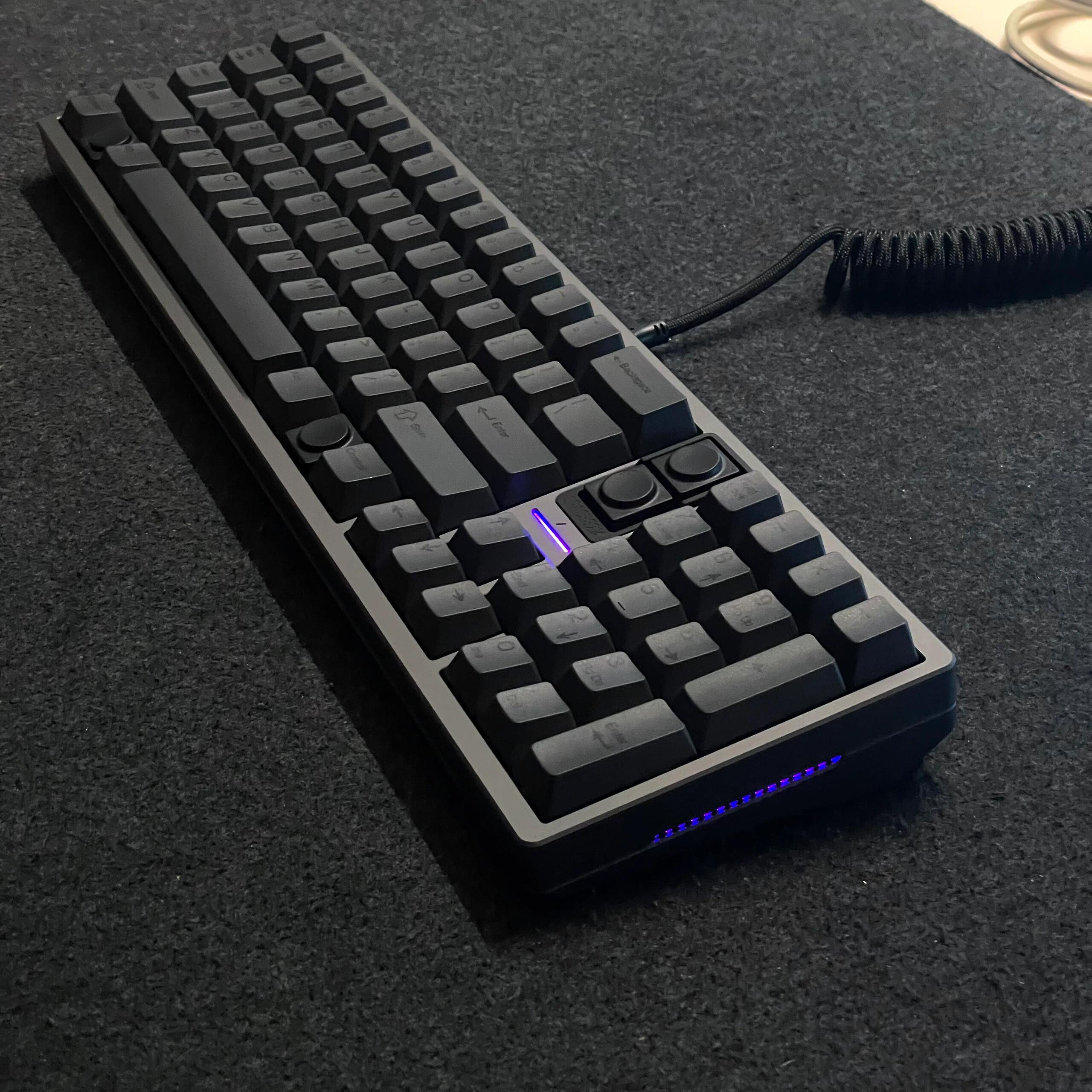Graystudio Space82 Keyboard: 82% Layout, FR4 Plate, Vertex V1 Switches & Black Doubleshot Keycaps