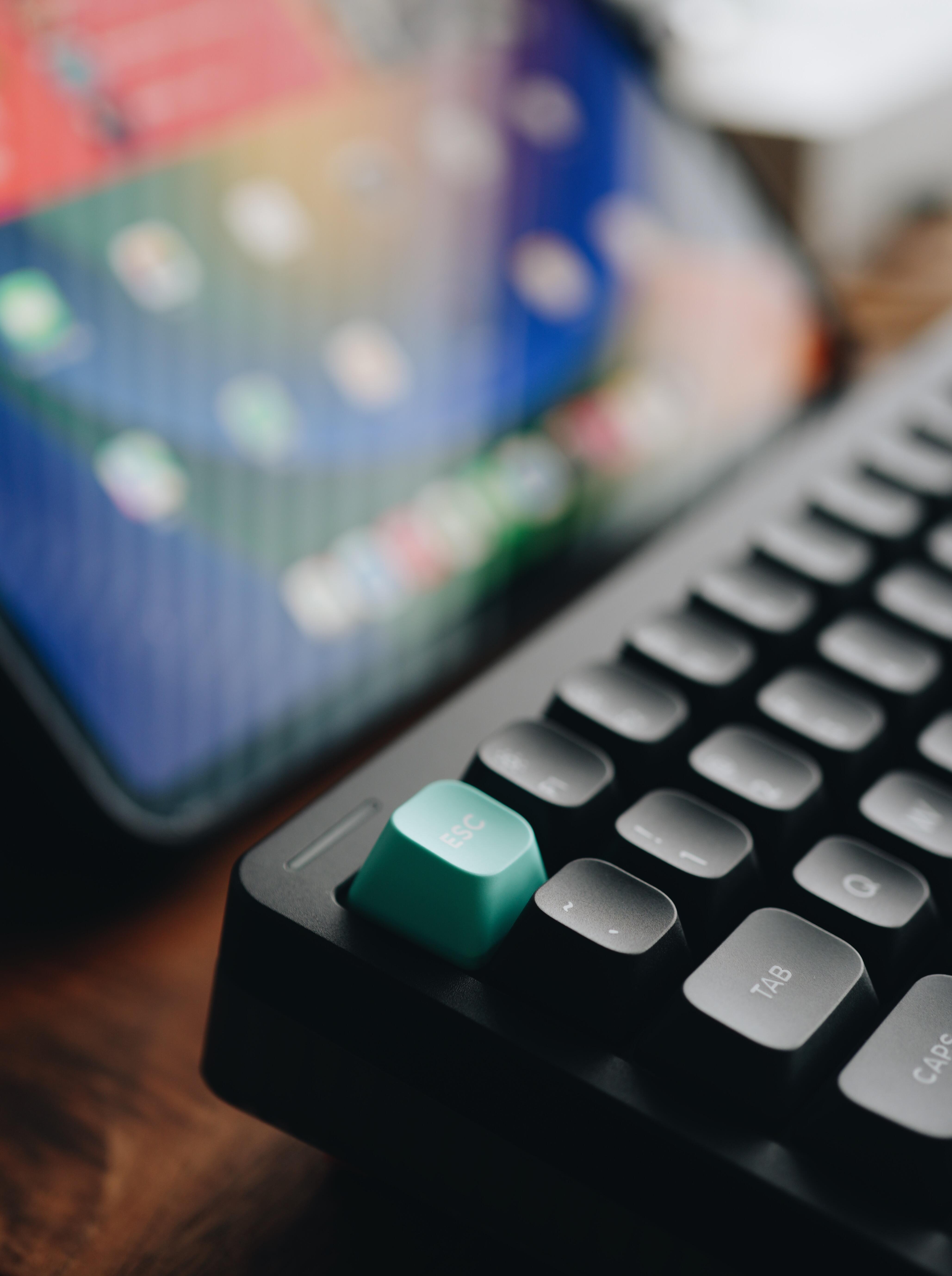 Nuphy 75 V2 Keyboard Review: Transform Your iPad Pro with Typewriter Feel