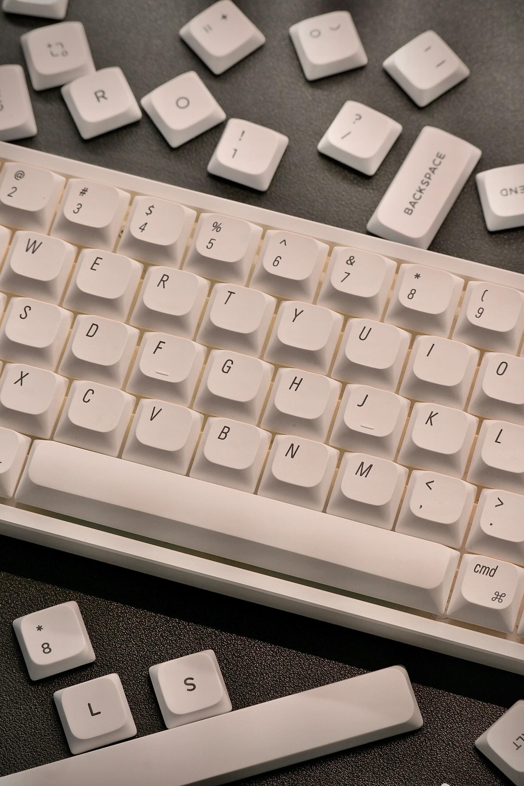 How to Achieve a Fresh Minimalist Look with Keycap Swaps