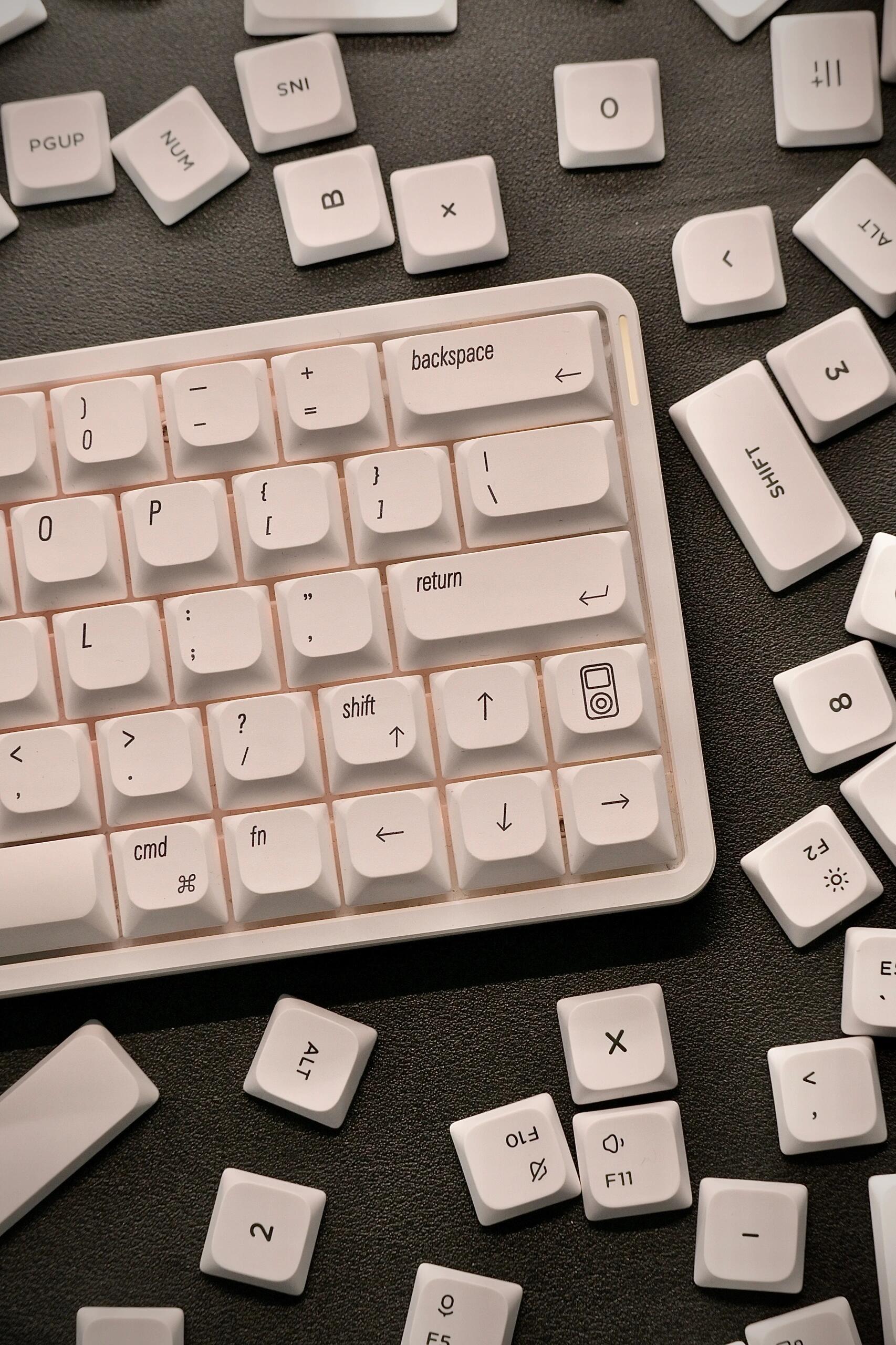 How to Achieve a Fresh Minimalist Look with Keycap Swaps