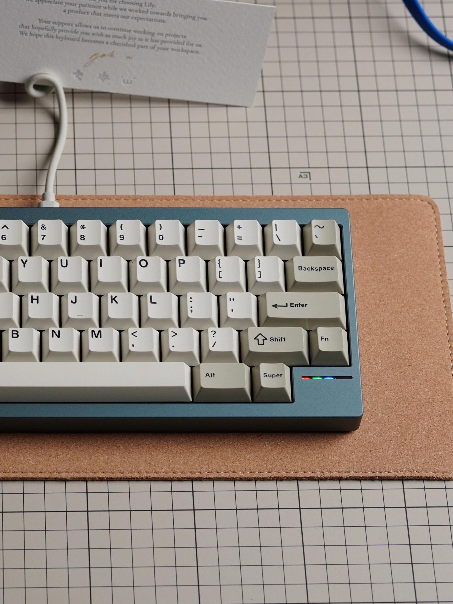 Lily Keyboard with Swagkeys Beige Keycaps: Elegant Gray-Blue Finish Review