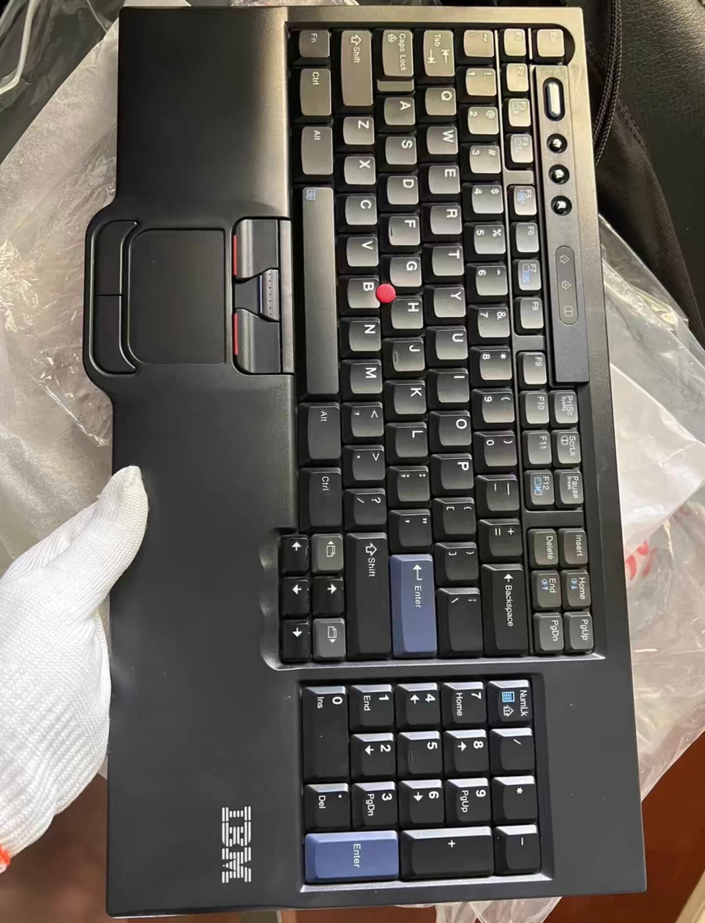 IBM SK 8835 Keyboard: Nostalgic Little Red Dot Design and Cherry Stream Collaboration Hopes