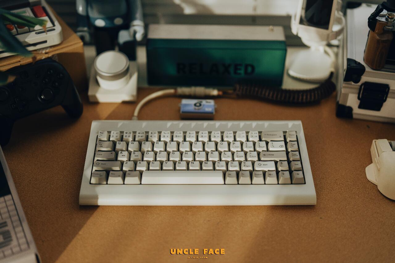 Kataa Model VI Retro Keyboard Unboxing: Affordable 199 Keycap Display & Desk Toy