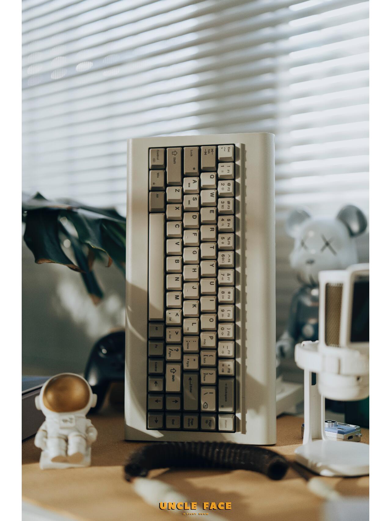 Kataa Model VI Retro Keyboard Unboxing: Affordable 199 Keycap Display & Desk Toy
