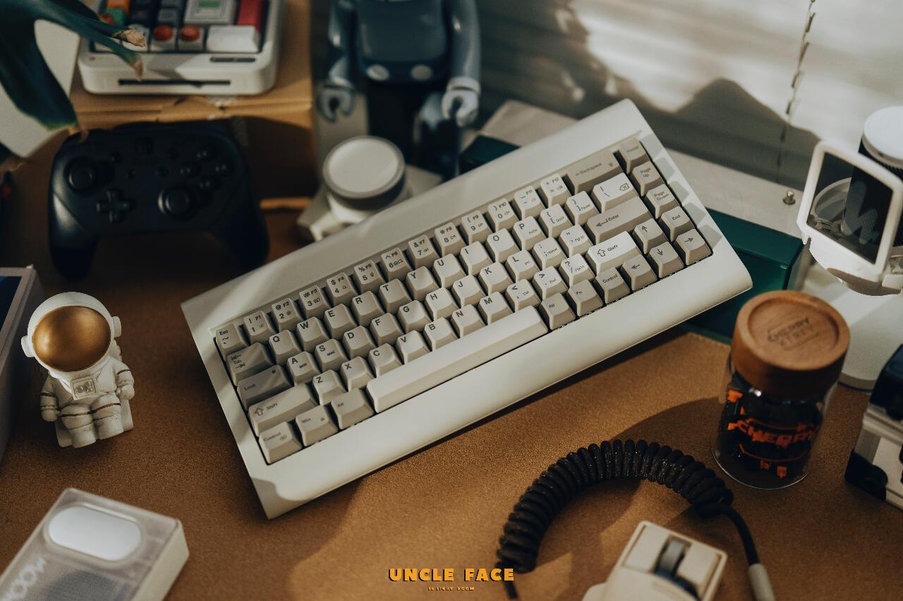 Kataa Model VI Retro Keyboard Unboxing: Affordable 199 Keycap Display & Desk Toy