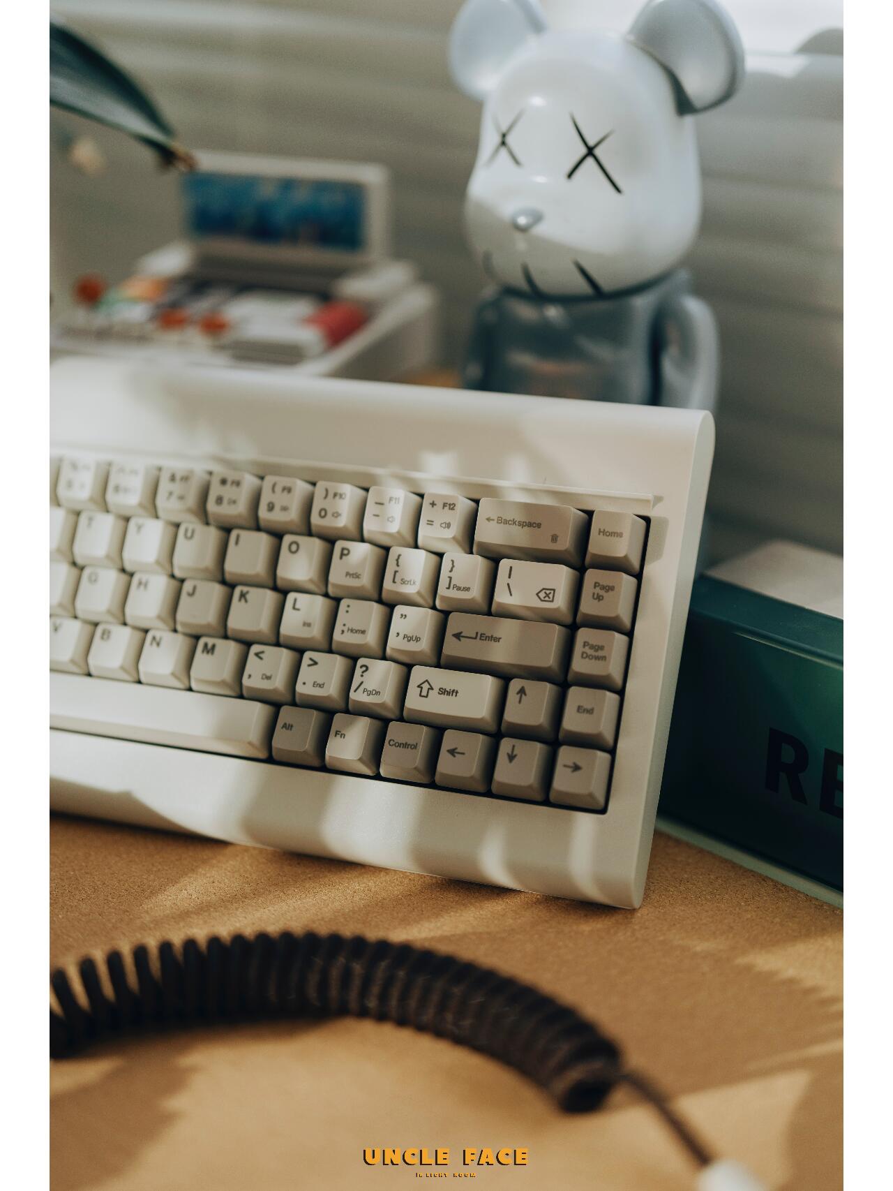 Kataa Model VI Retro Keyboard Unboxing: Affordable 199 Keycap Display & Desk Toy