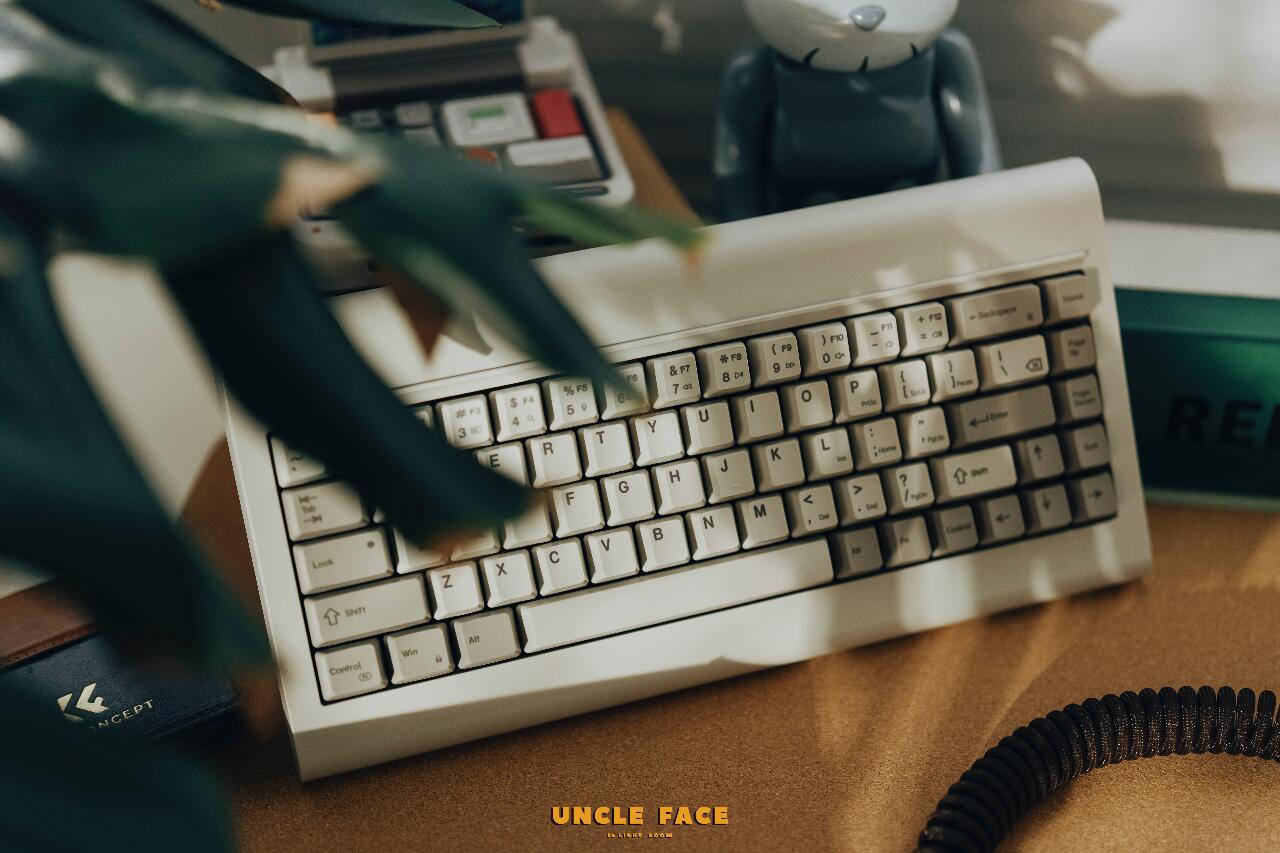 Kataa Model VI Retro Keyboard Unboxing: Affordable 199 Keycap Display & Desk Toy