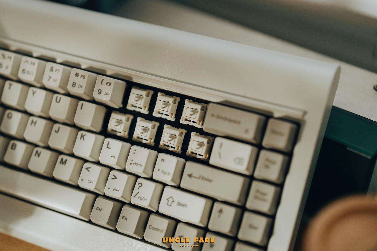 Kataa Model VI Retro Keyboard Unboxing: Affordable 199 Keycap Display & Desk Toy