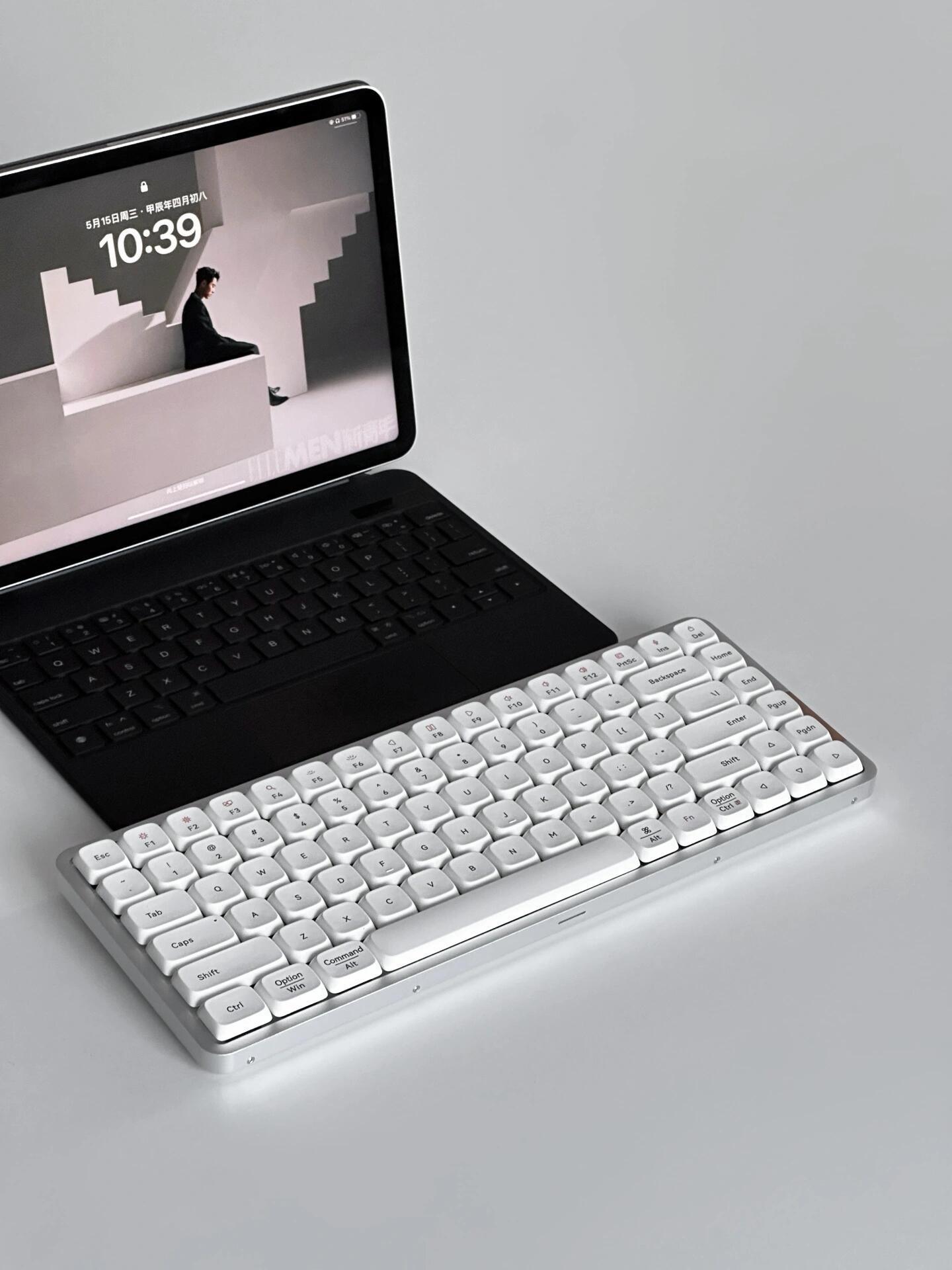 Lofree Low-Profile Keyboard Review: The Perfect iPad Companion