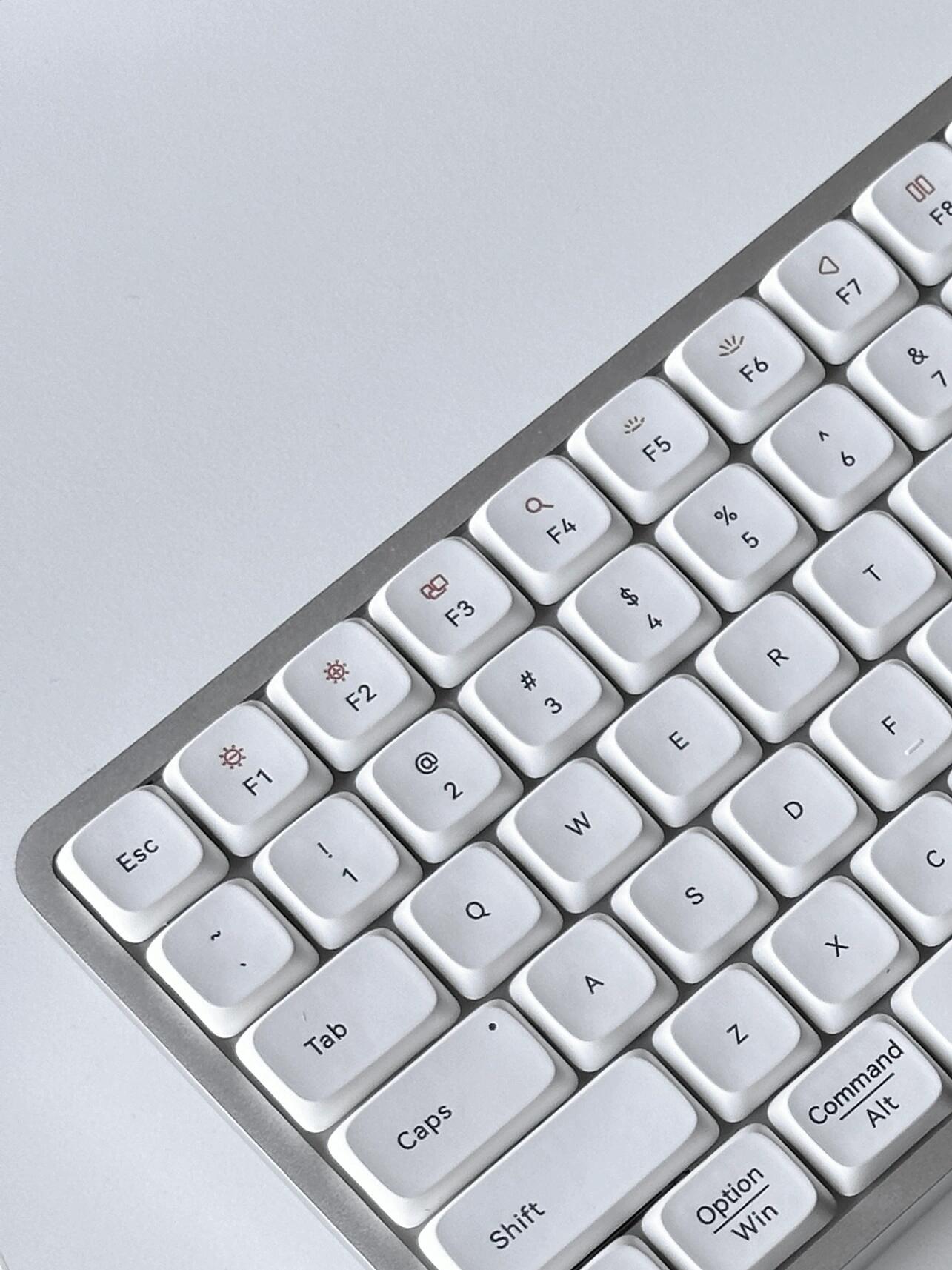 Lofree Low-Profile Keyboard Review: The Perfect iPad Companion