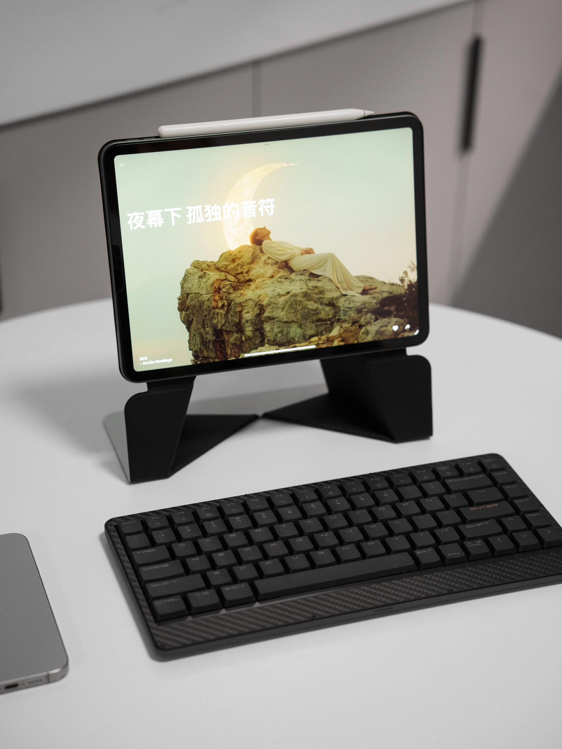 Lofree Edge Carbon Fiber Low-Profile Mechanical Keyboard Review: Lightweight & Minimalist Design
