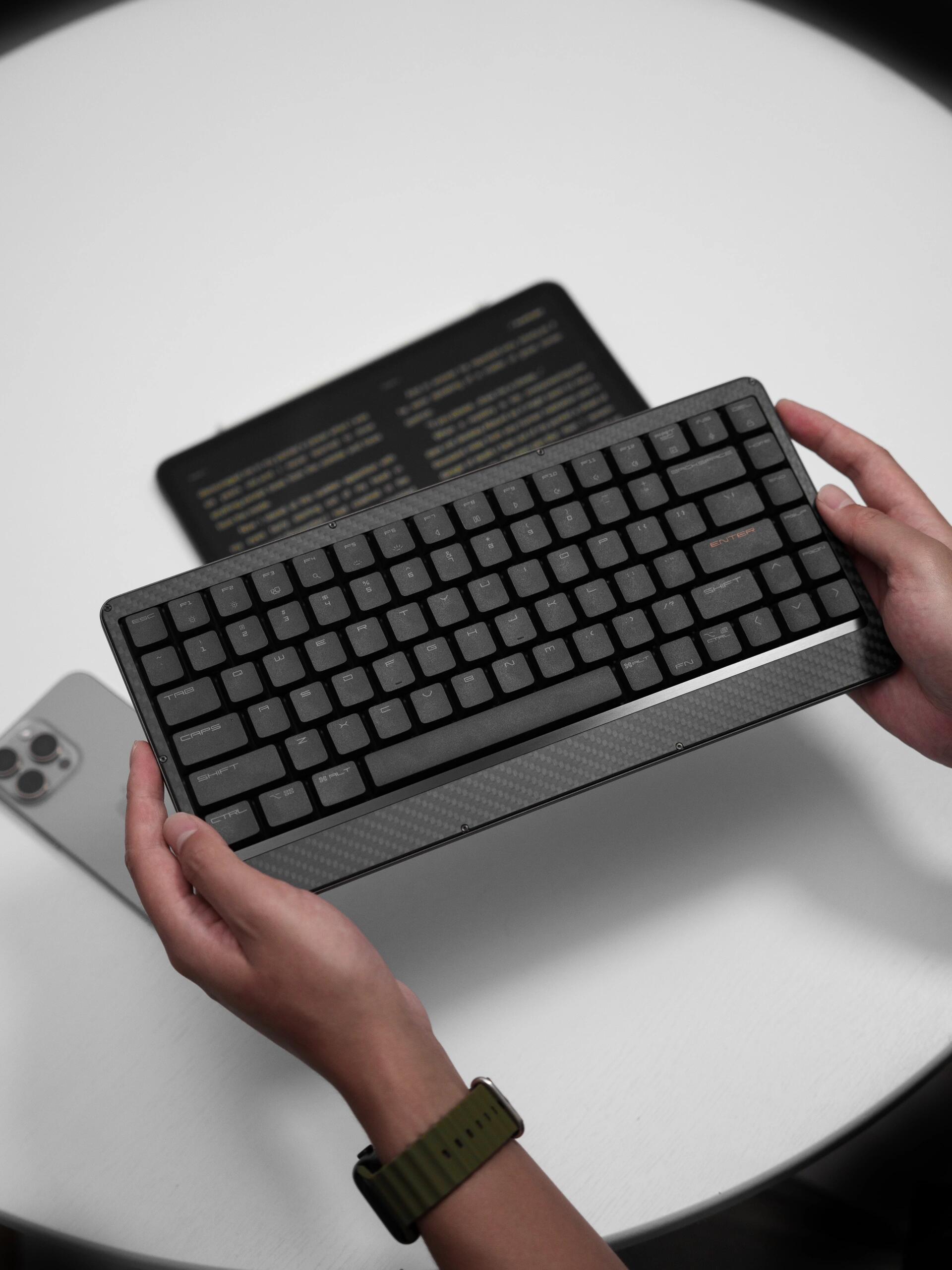 Lofree Edge Carbon Fiber Low-Profile Mechanical Keyboard Review: Lightweight & Minimalist Design