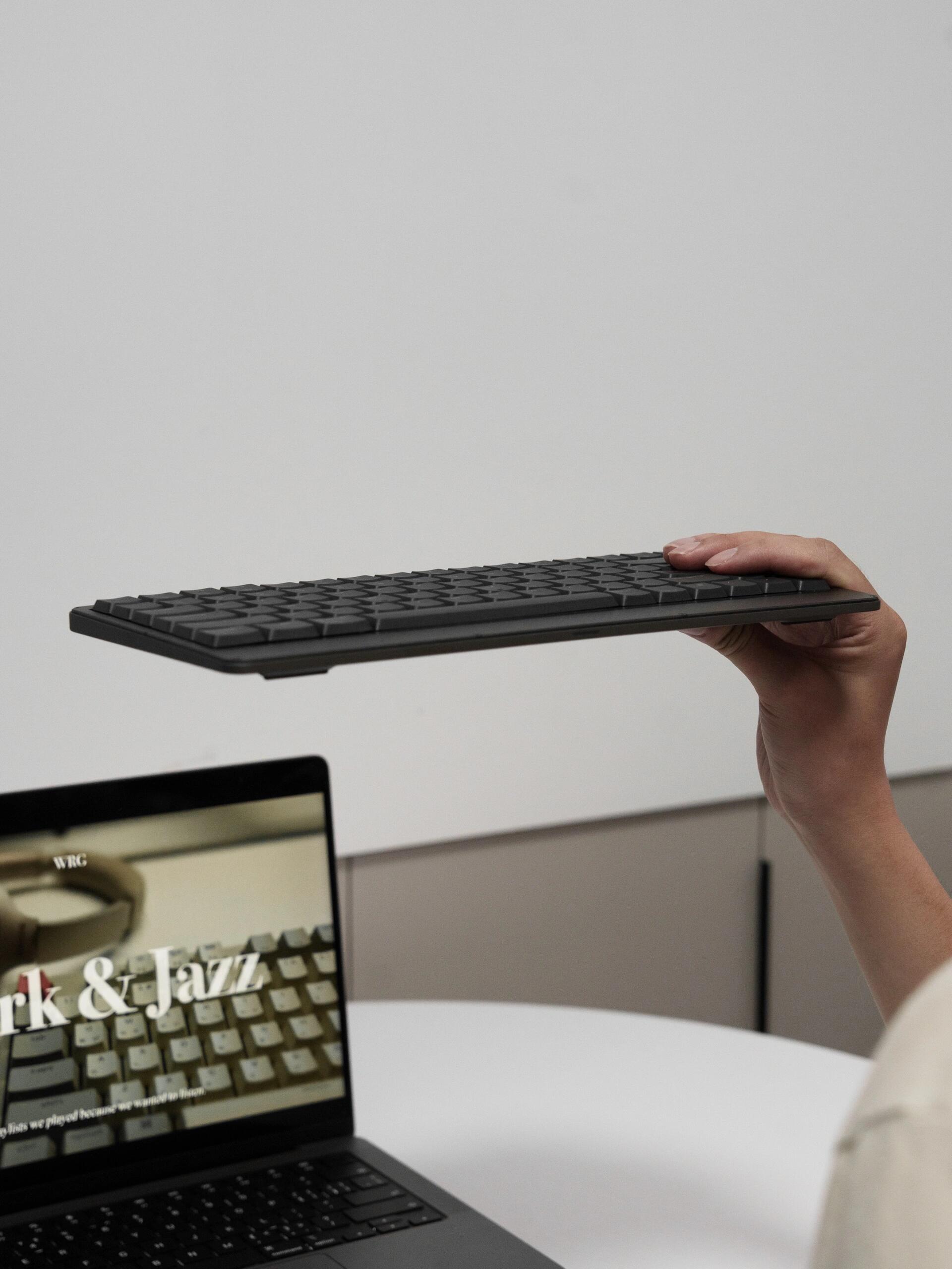 Lofree Edge Carbon Fiber Low-Profile Mechanical Keyboard Review: Lightweight & Minimalist Design