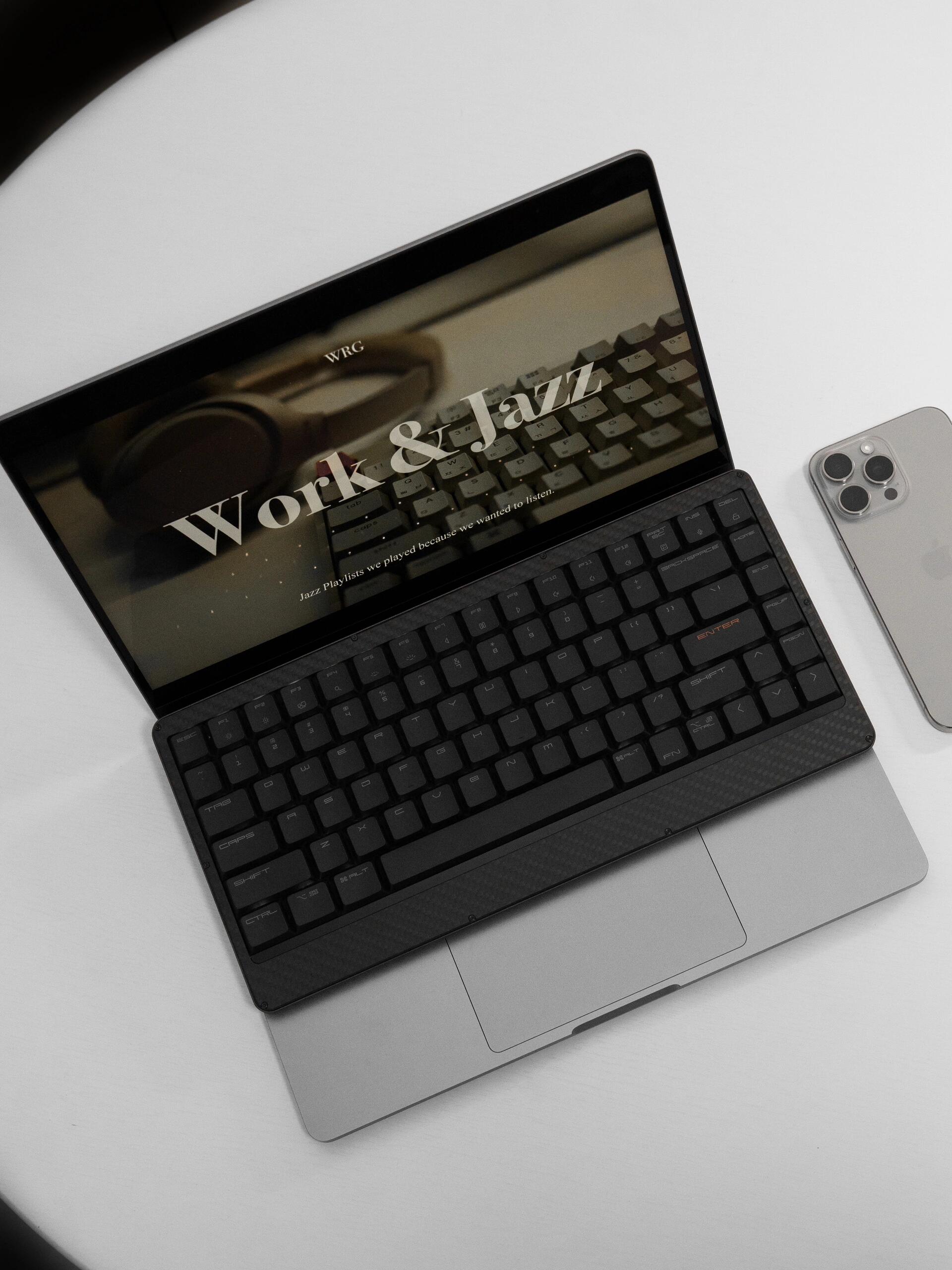 Lofree Edge Carbon Fiber Low-Profile Mechanical Keyboard Review: Lightweight & Minimalist Design