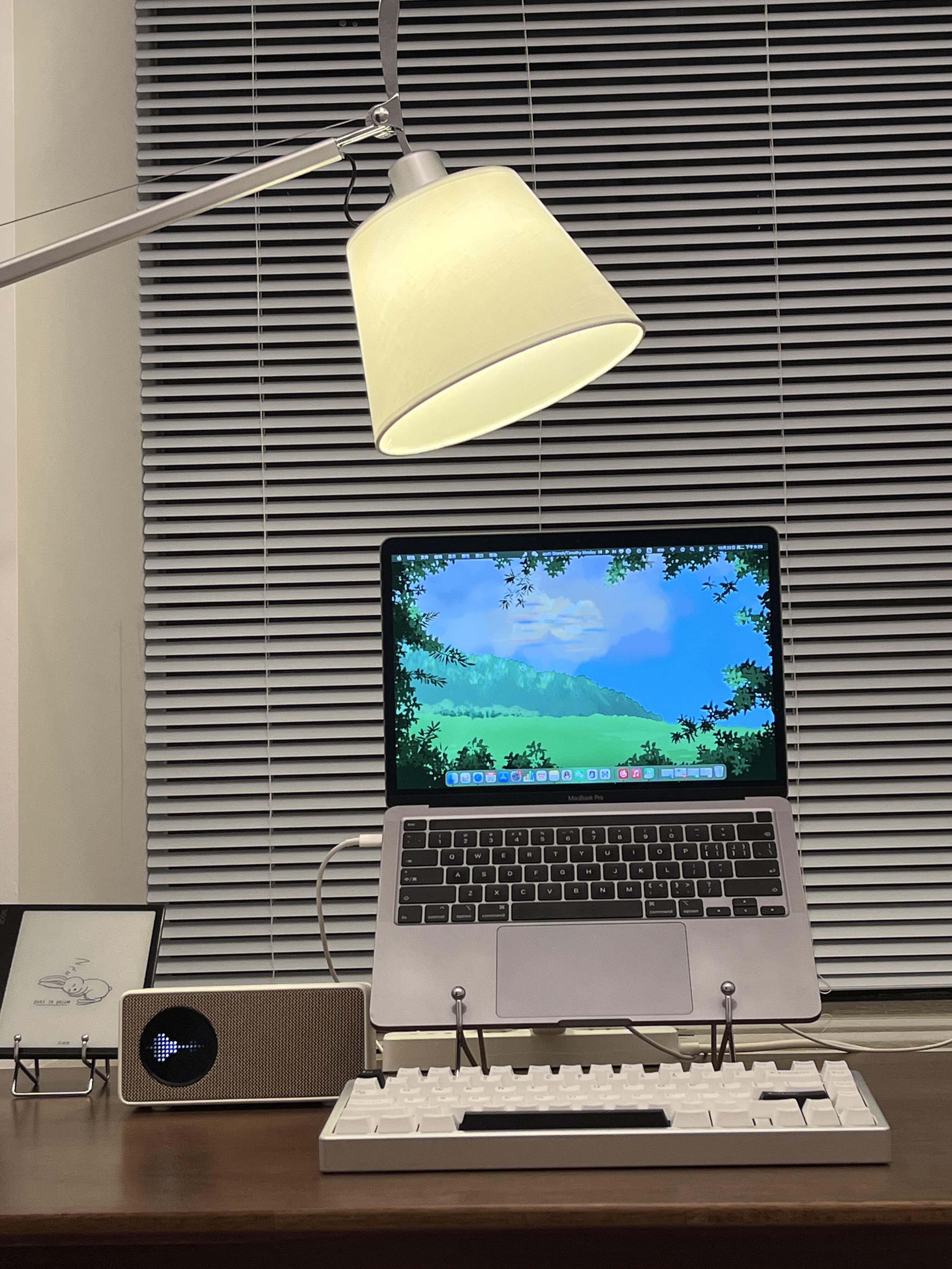 Apple Magic Keyboard vs. Aluminum Keyboards: Comfort and Sound Comparison