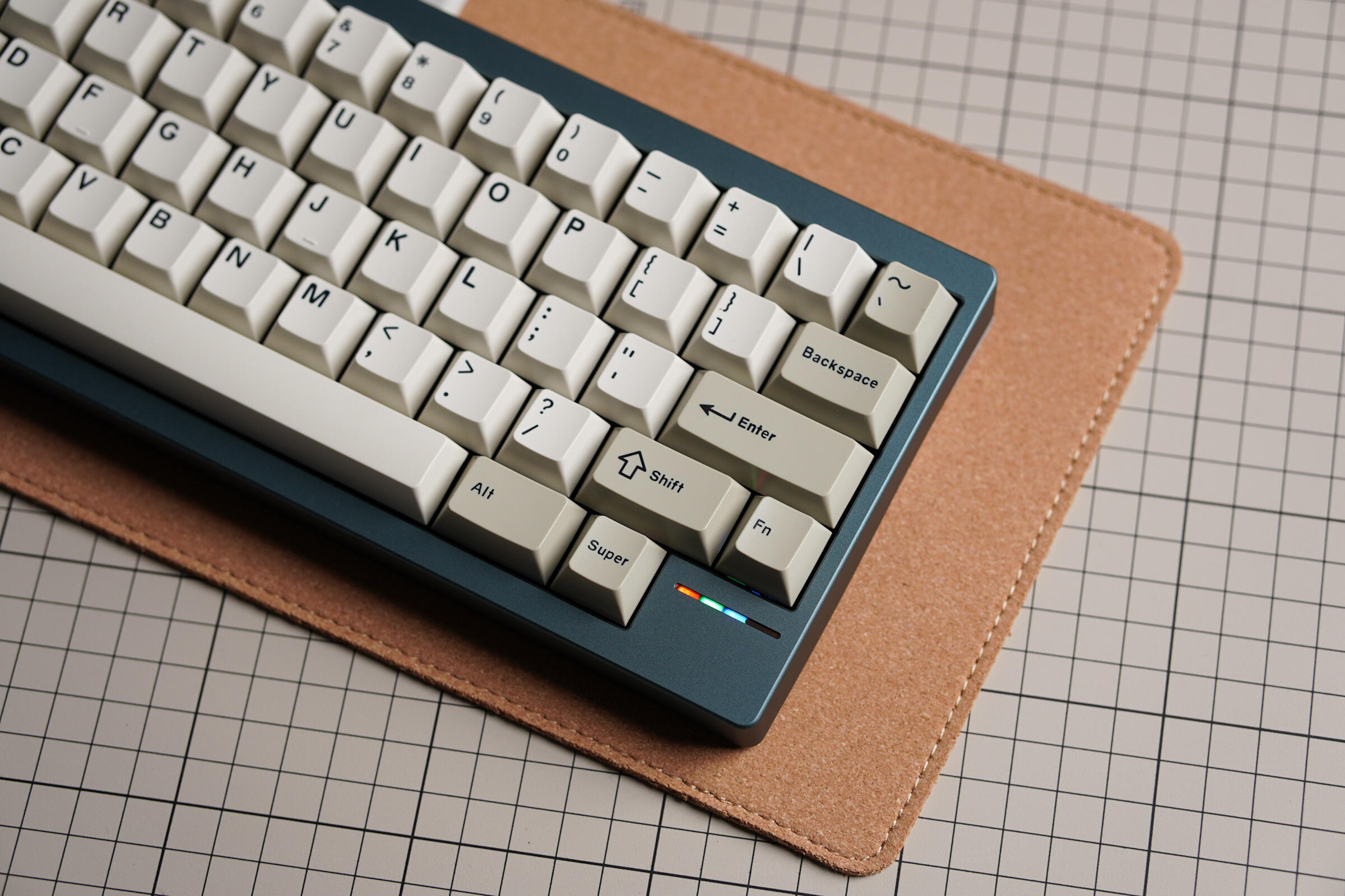 Lily Keyboard with Swagkeys Beige Keycaps: Elegant Gray-Blue Finish Review