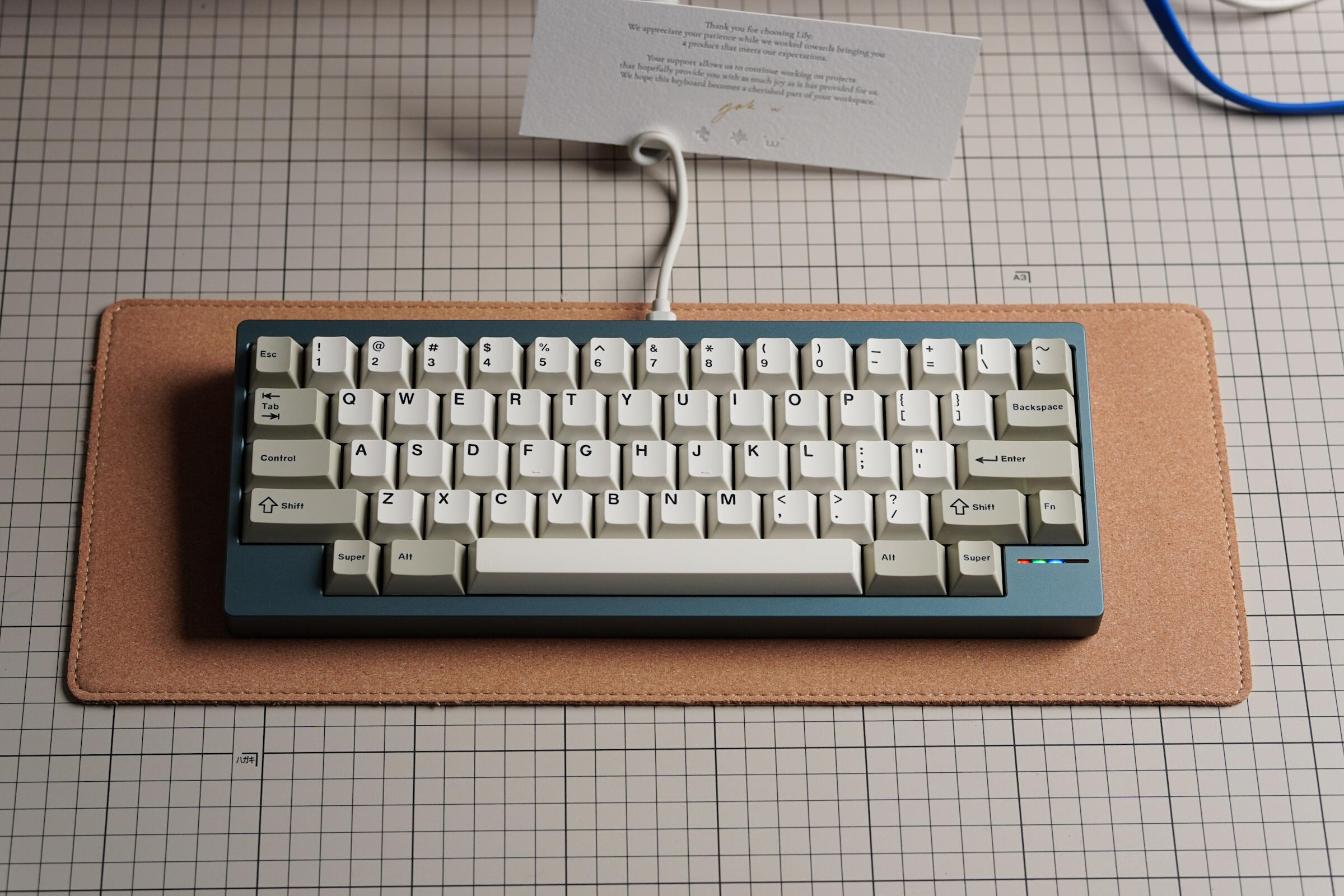 Lily Keyboard with Swagkeys Beige Keycaps: Elegant Gray-Blue Finish Review