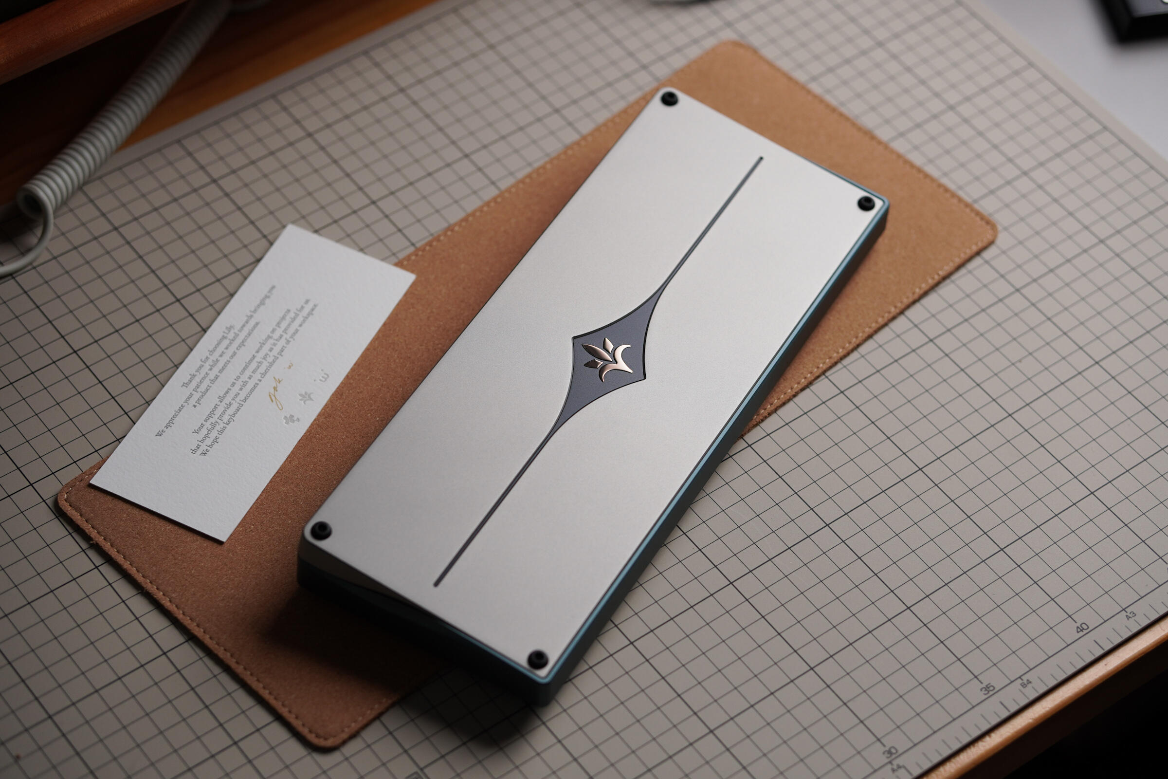 Lily Keyboard with Swagkeys Beige Keycaps: Elegant Gray-Blue Finish Review