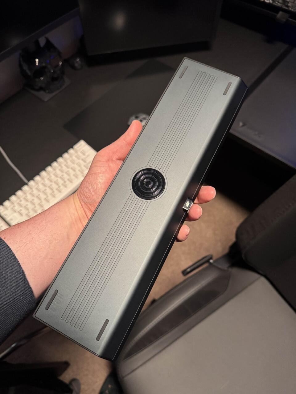 Hola Keyboard Review: Ultra-Compact Mini Design Highlights