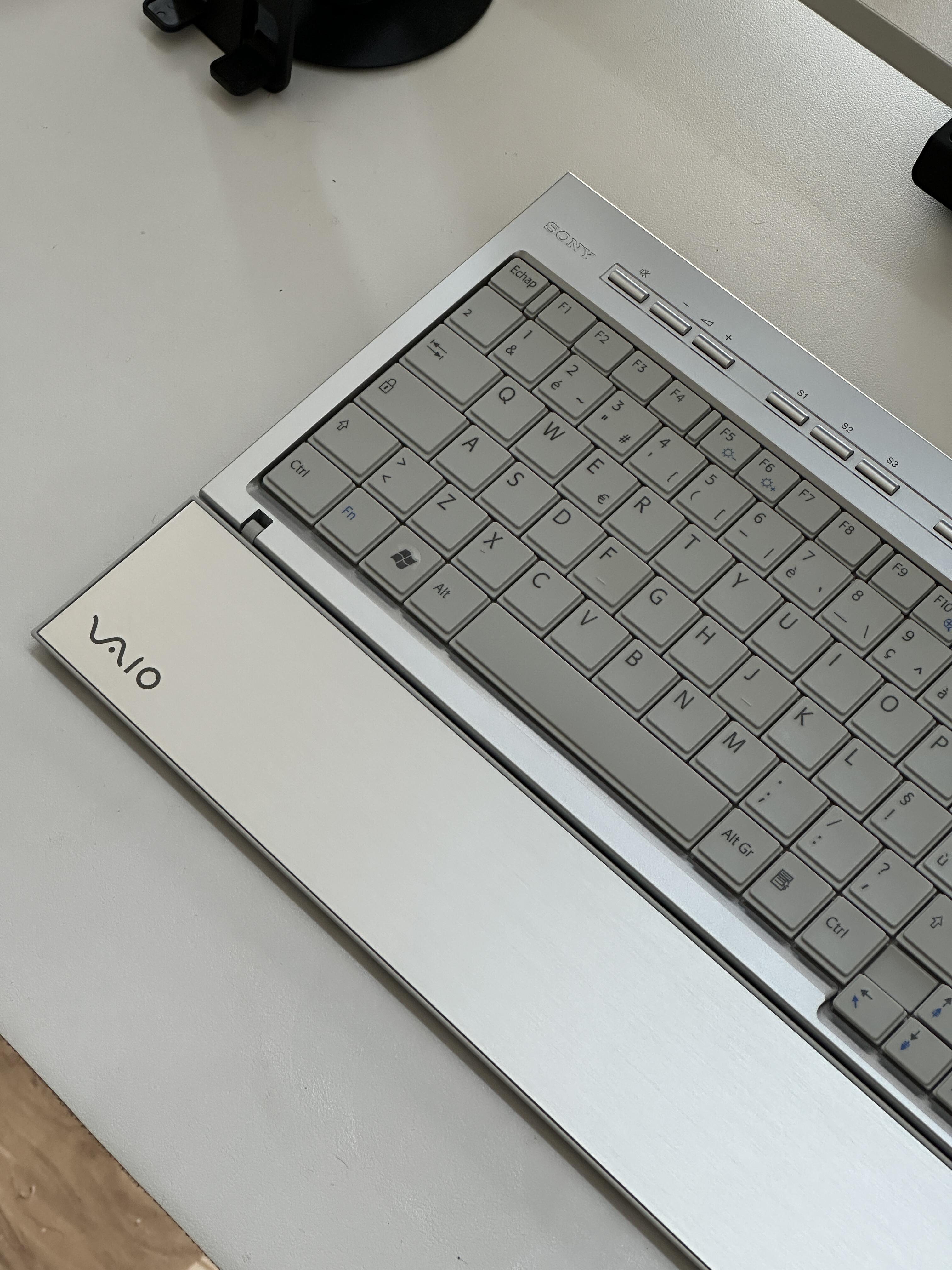SONY Retro Style Keyboard Review: Stunning Design with Scissor-Switch Keys