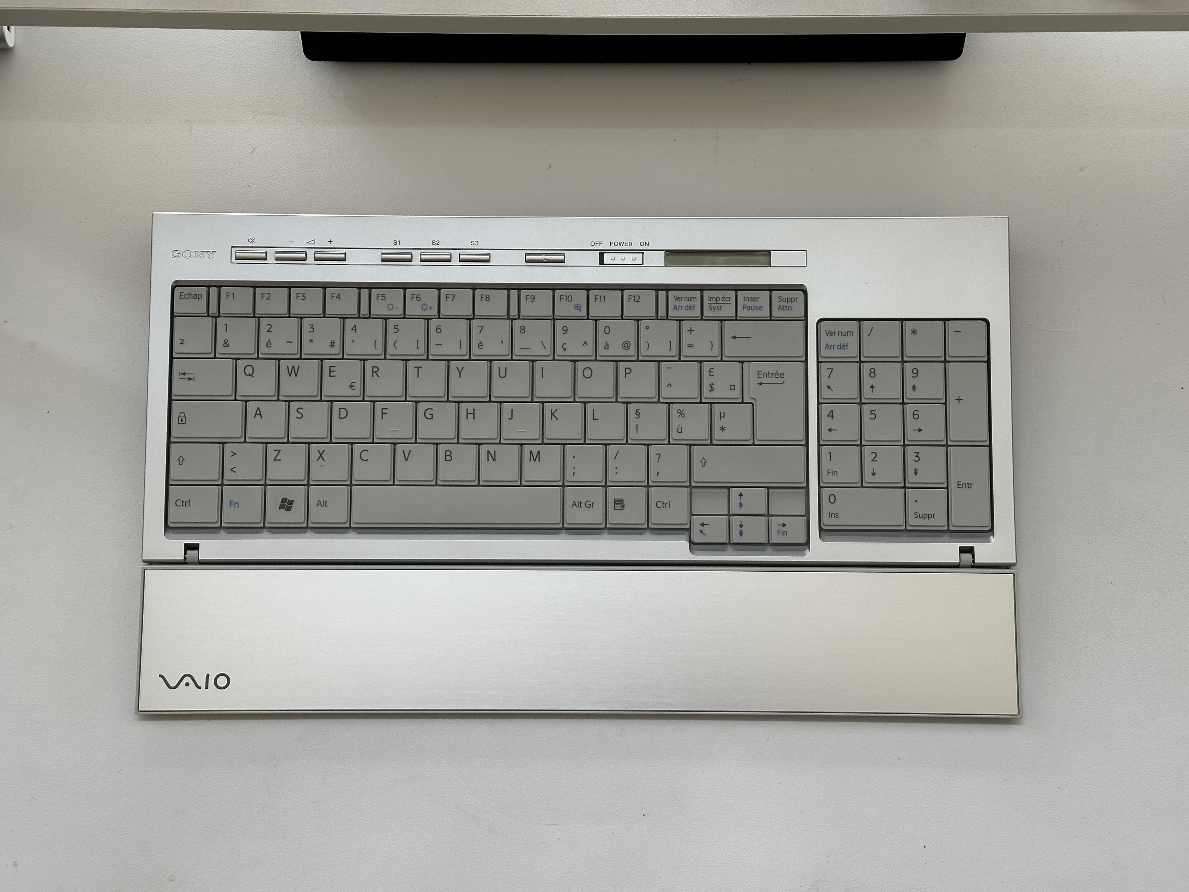 SONY Retro Style Keyboard Review: Stunning Design with Scissor-Switch Keys