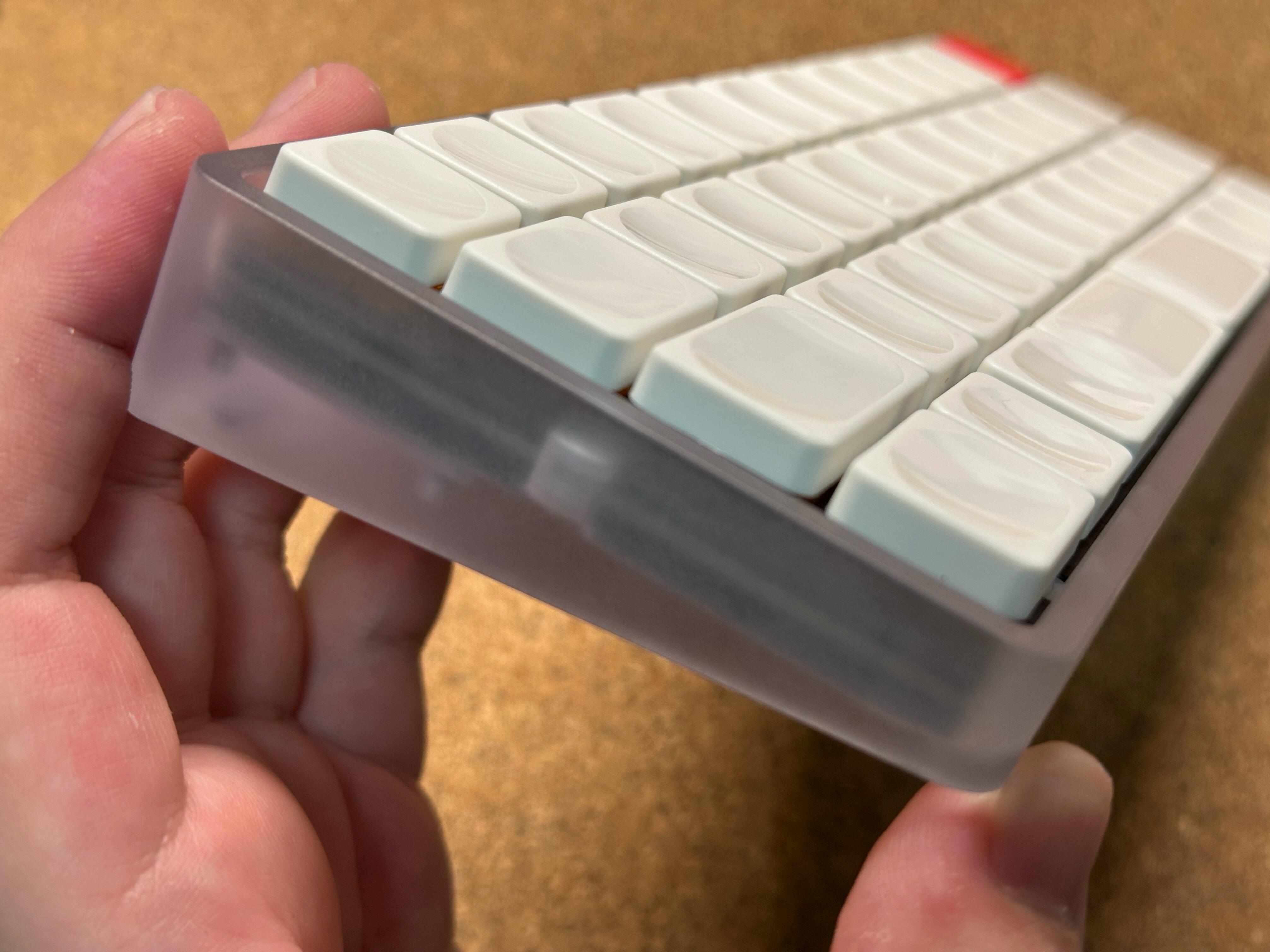 Lightweight 40% Mechanical Keyboard with PC Case – Portable and Ergonomic Design