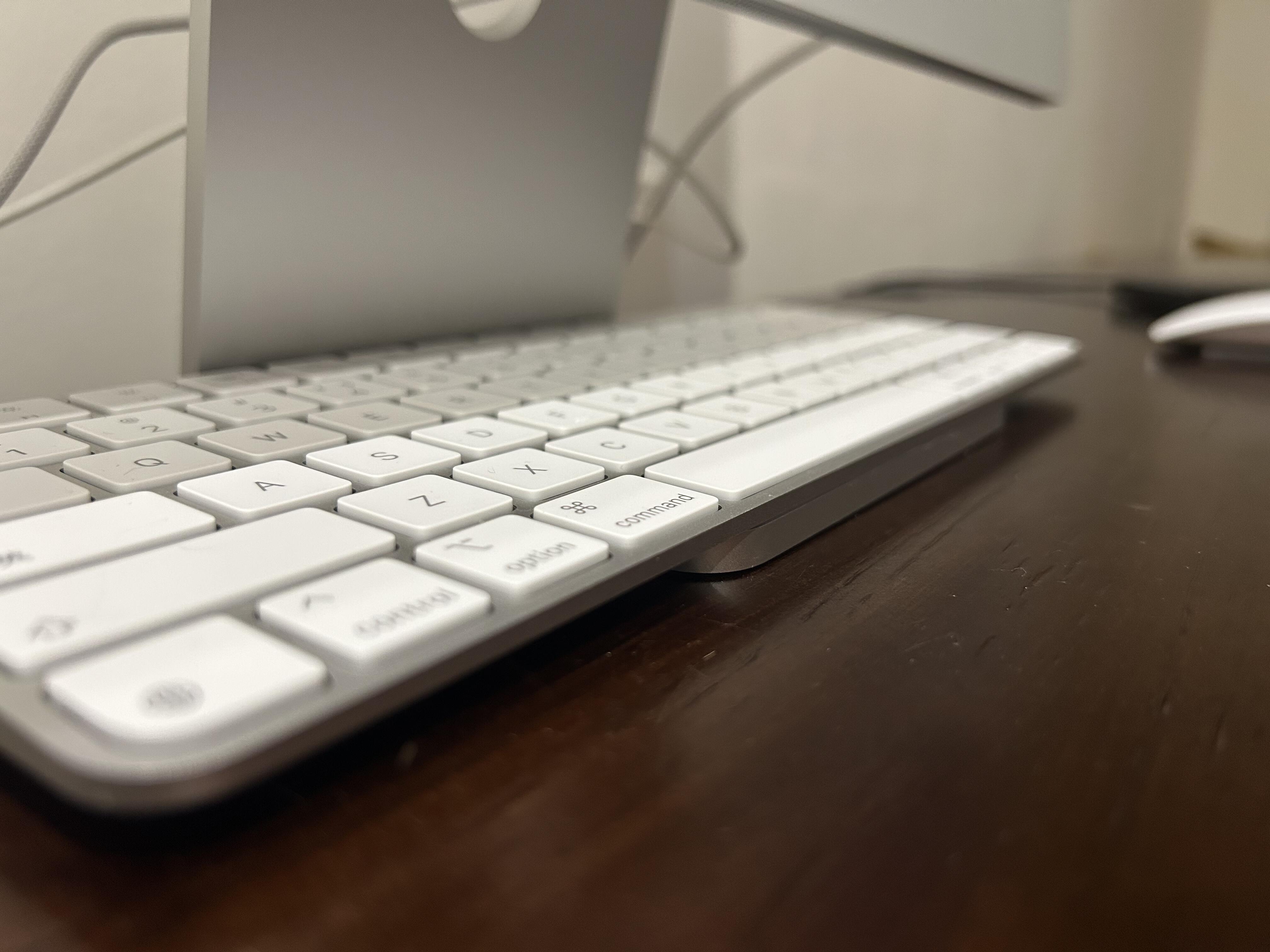 Discovering Apple’s Ultimate Design Aesthetics: A Surprising Keyboard Experience