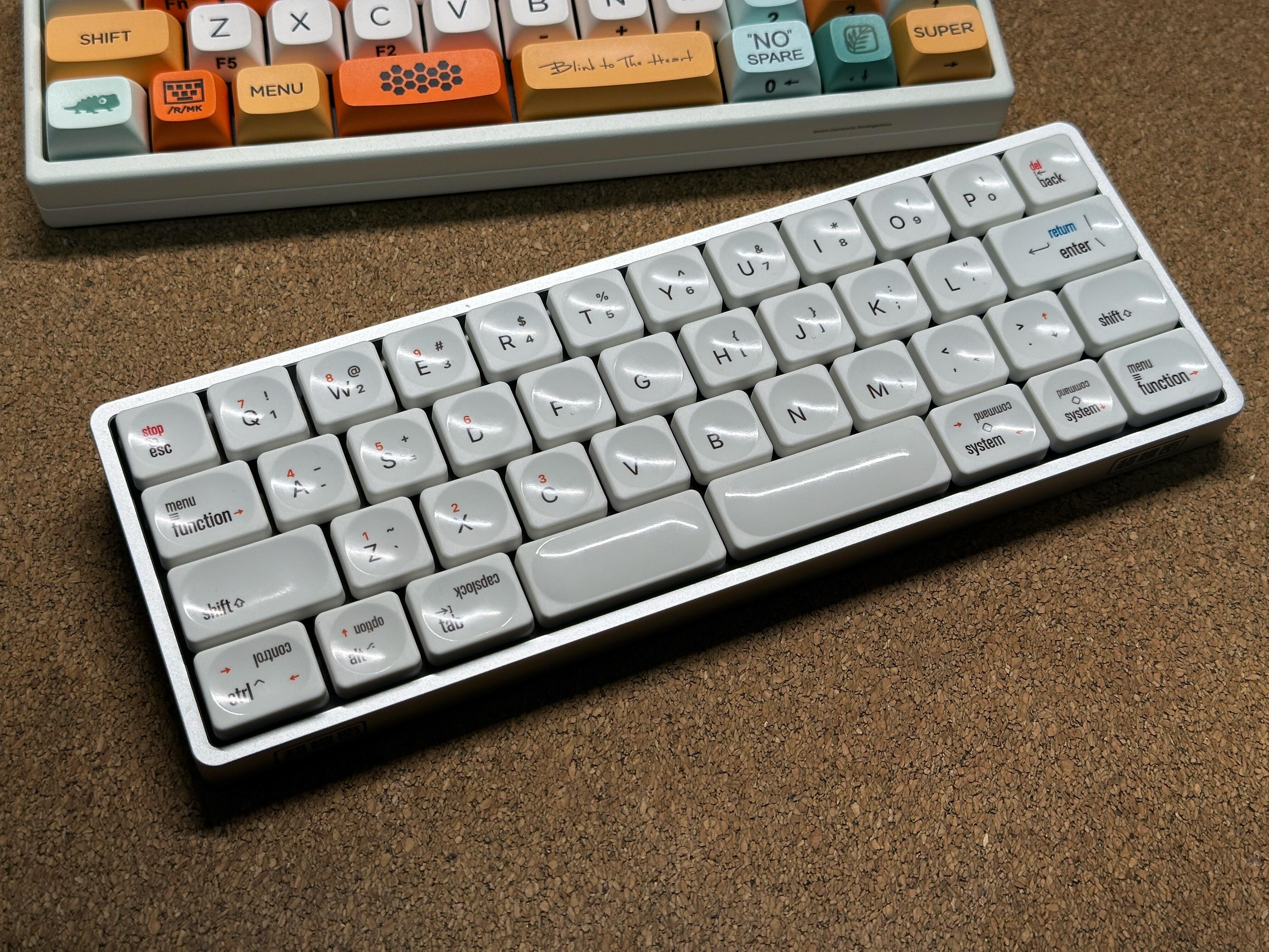 @40||| 40-Key Low-Profile Keyboard Review: Tri-Mode, Vial Support, and Kaihua Lonely Island Pink Switches