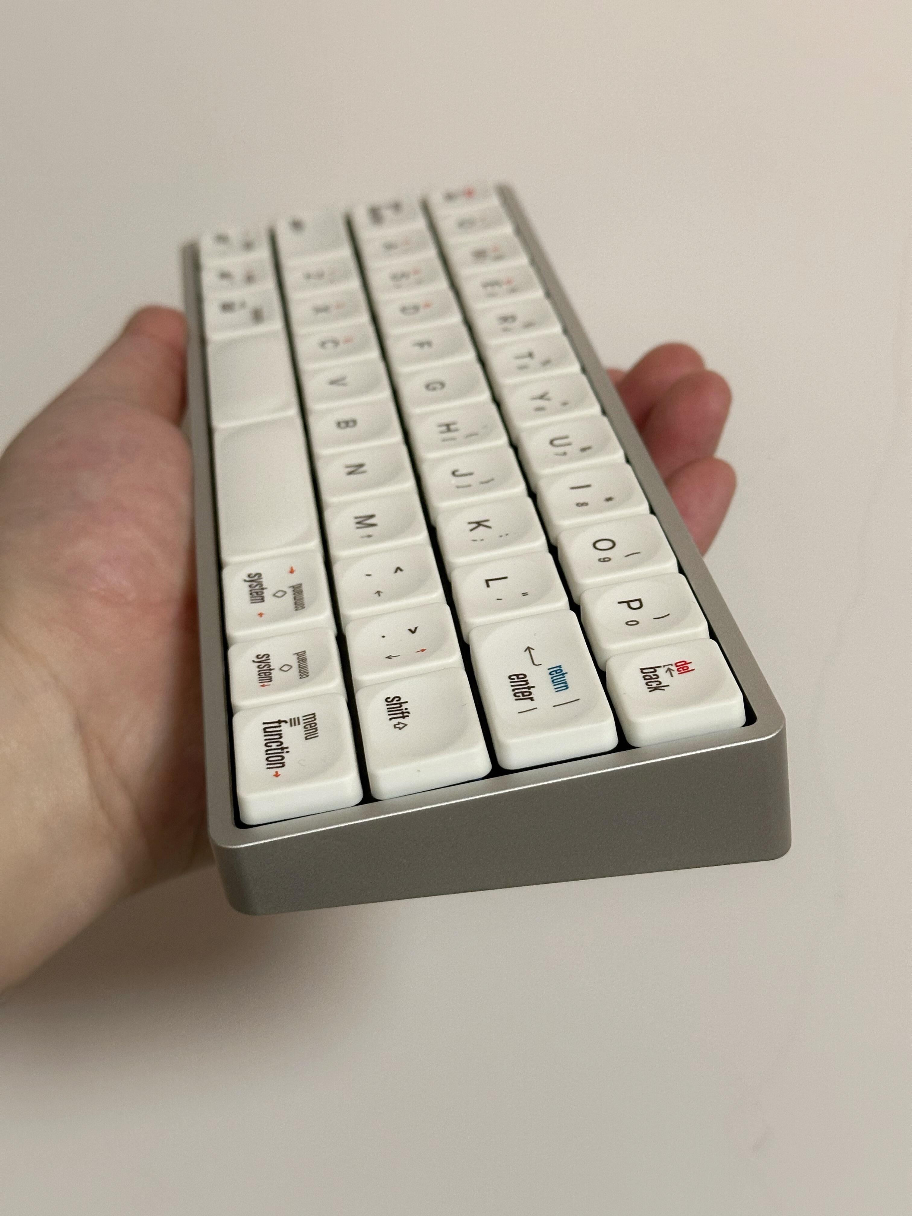 @40||| 40-Key Low-Profile Keyboard Review: Tri-Mode, Vial Support, and Kaihua Lonely Island Pink Switches