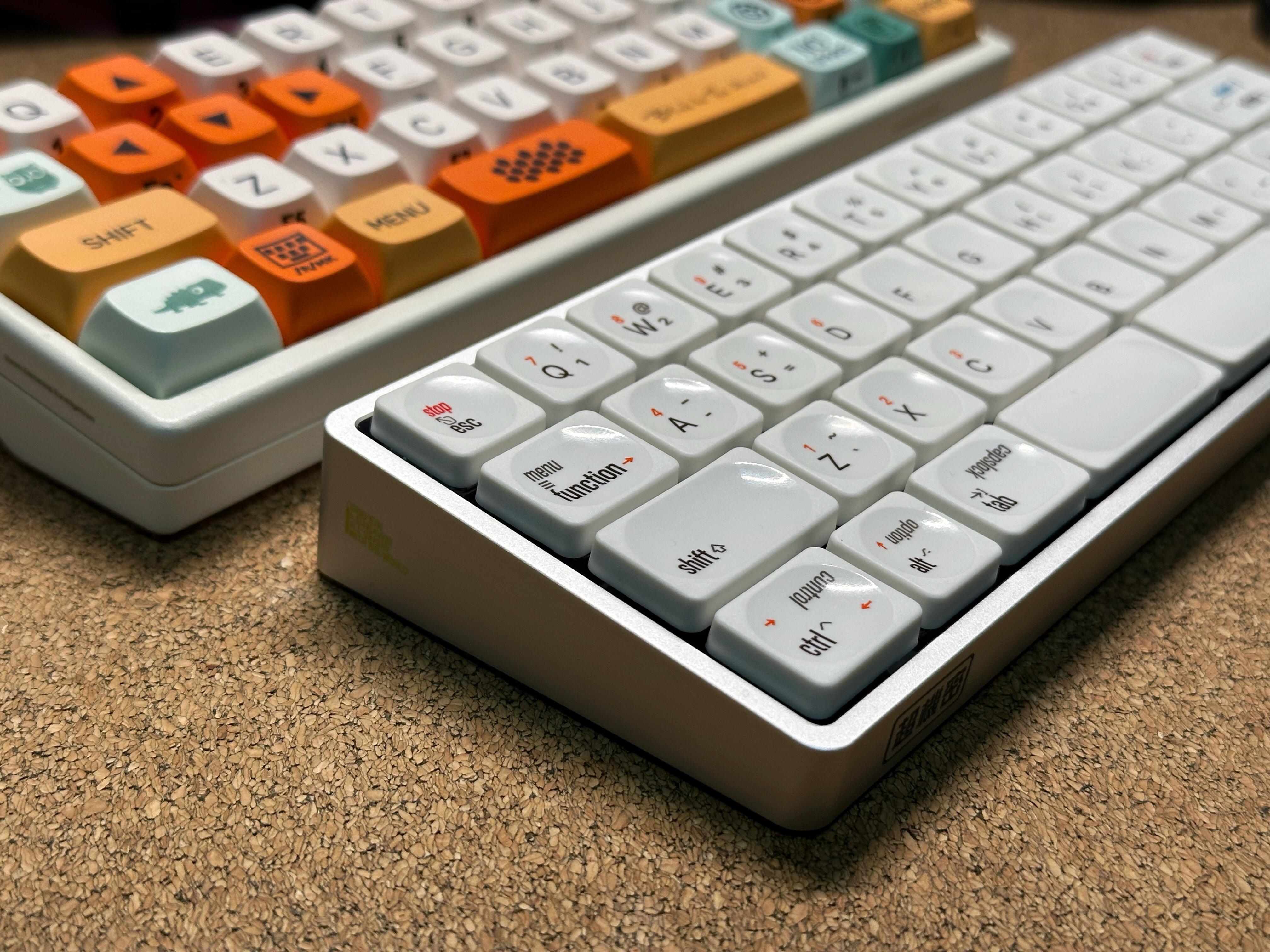 @40||| 40-Key Low-Profile Keyboard Review: Tri-Mode, Vial Support, and Kaihua Lonely Island Pink Switches