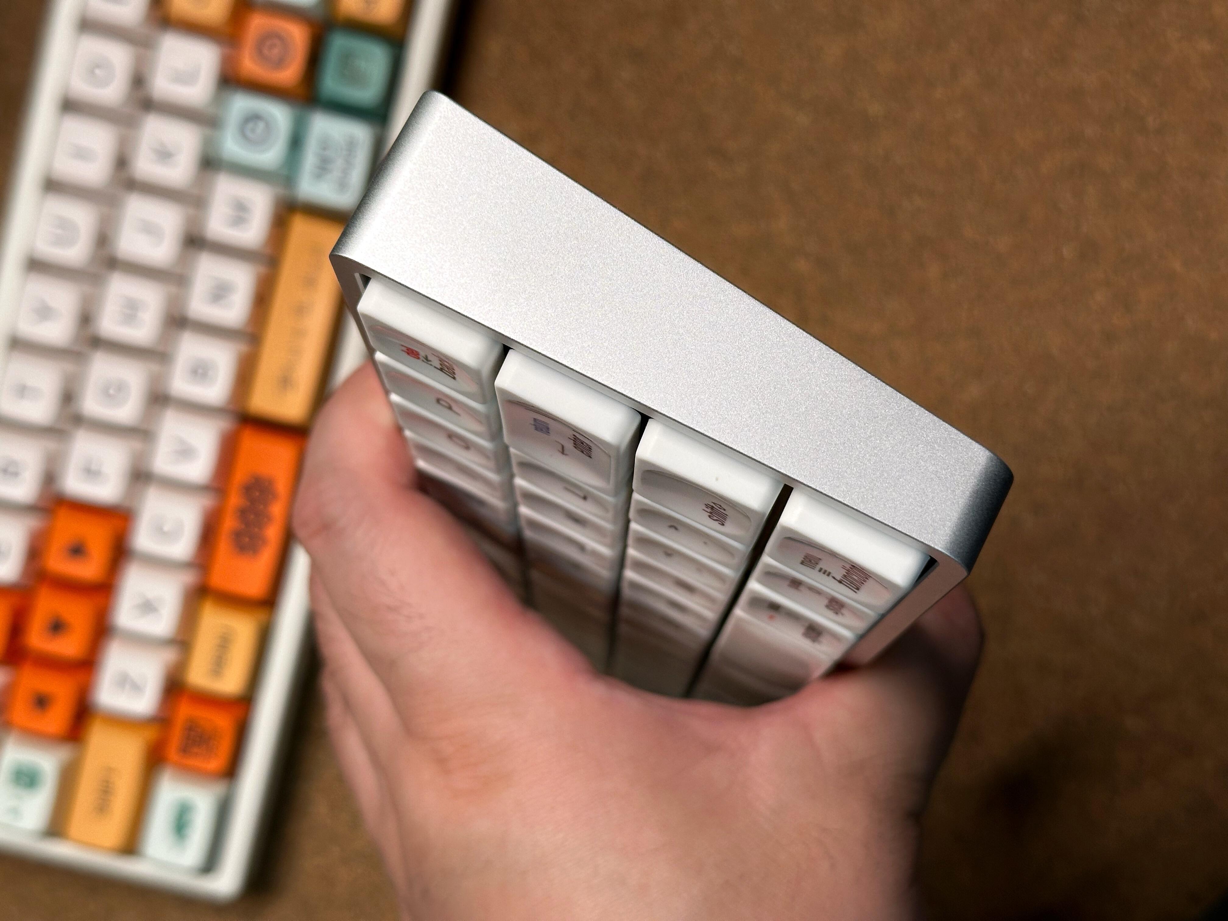 @40||| 40-Key Low-Profile Keyboard Review: Tri-Mode, Vial Support, and Kaihua Lonely Island Pink Switches