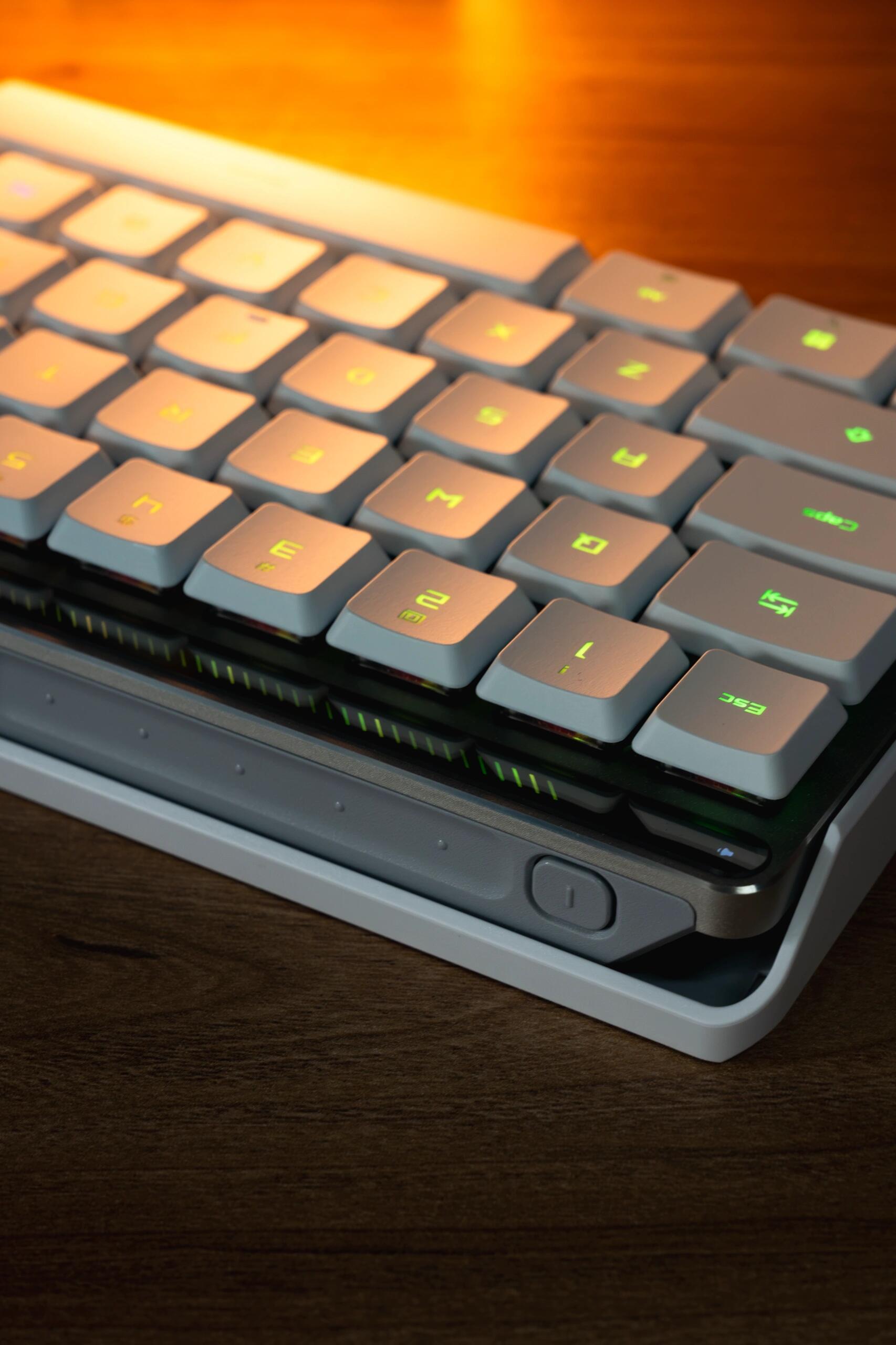 Magician RXLP Red Switch Low-Profile Keyboard Review: Smooth Typing Experience