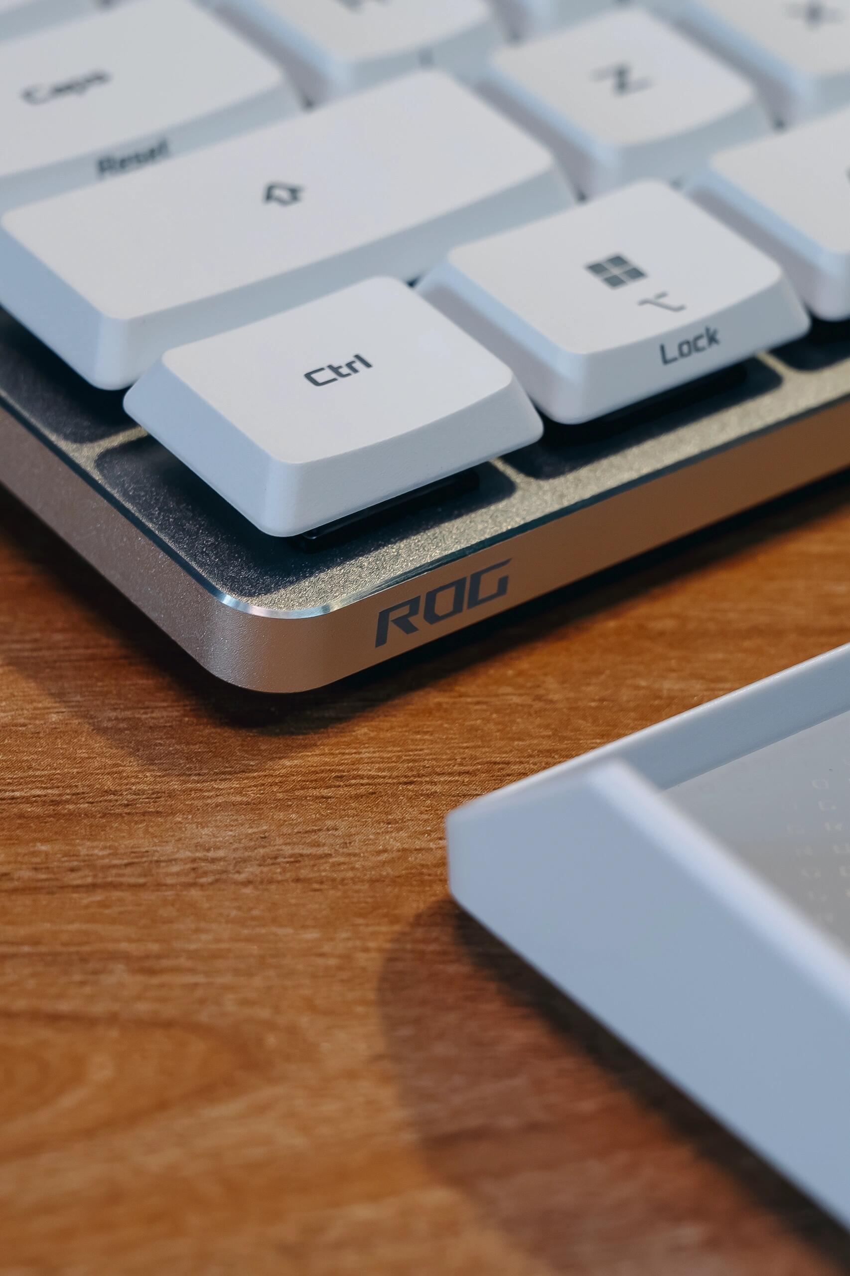Magician RXLP Red Switch Low-Profile Keyboard Review: Smooth Typing Experience